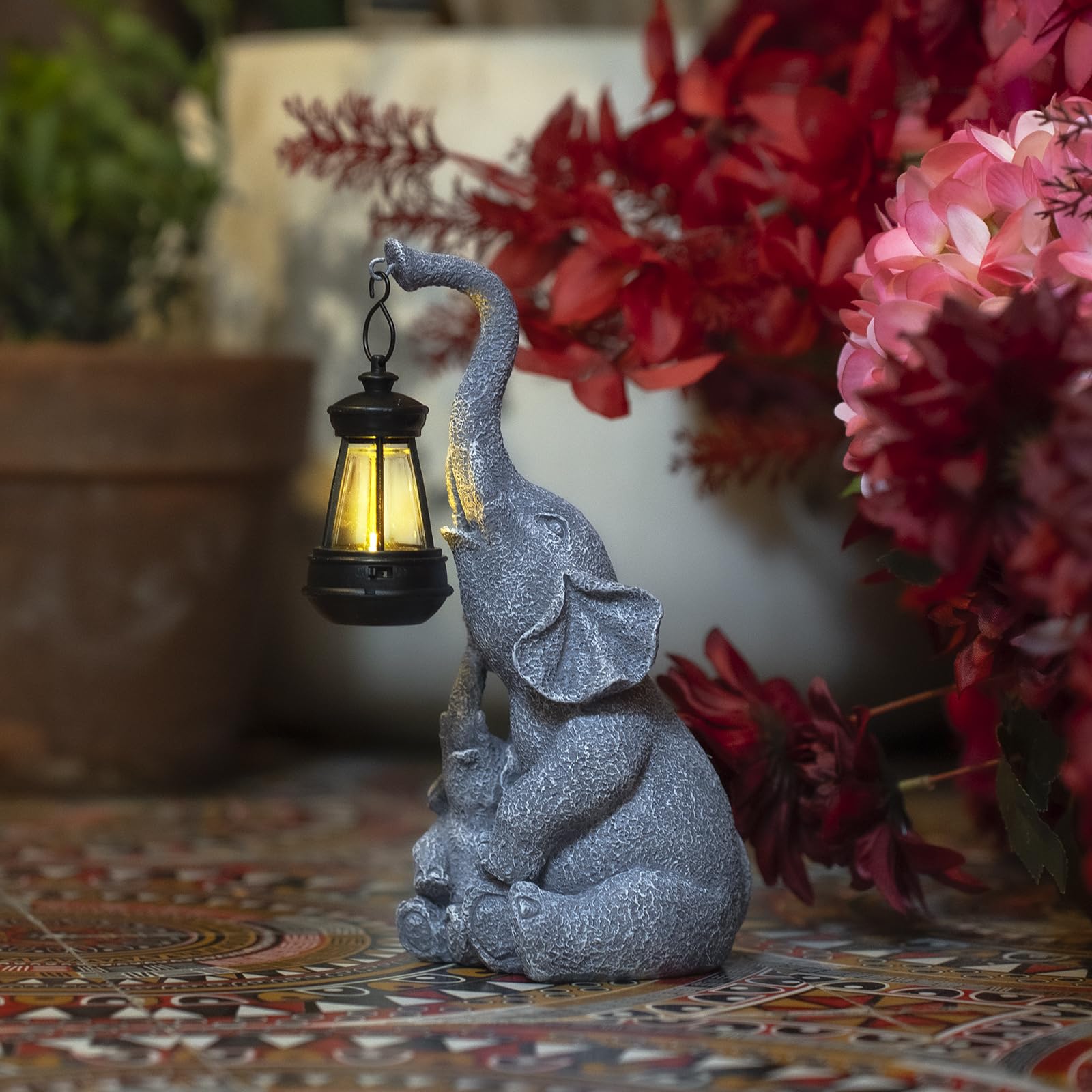Jy.Cozy Elephant Garden Statue Mother and Baby Elephants Lovely Playing Solar Lamp Resin Outdoor Figurine Light Decoration Home Décor Lawn Yard Patio Porch Ornament Gift