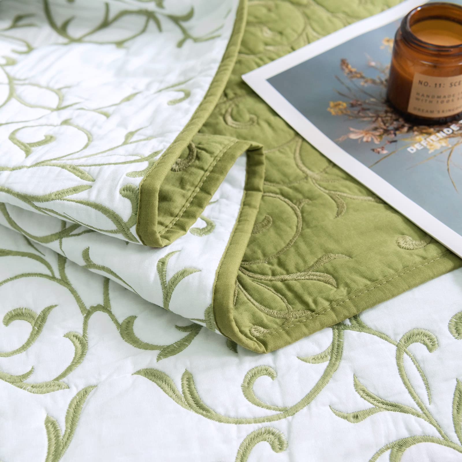 mixinni Reversible Queen Quilt 3-Piece Green Embroidery Pattern Elegant Bedspread Set