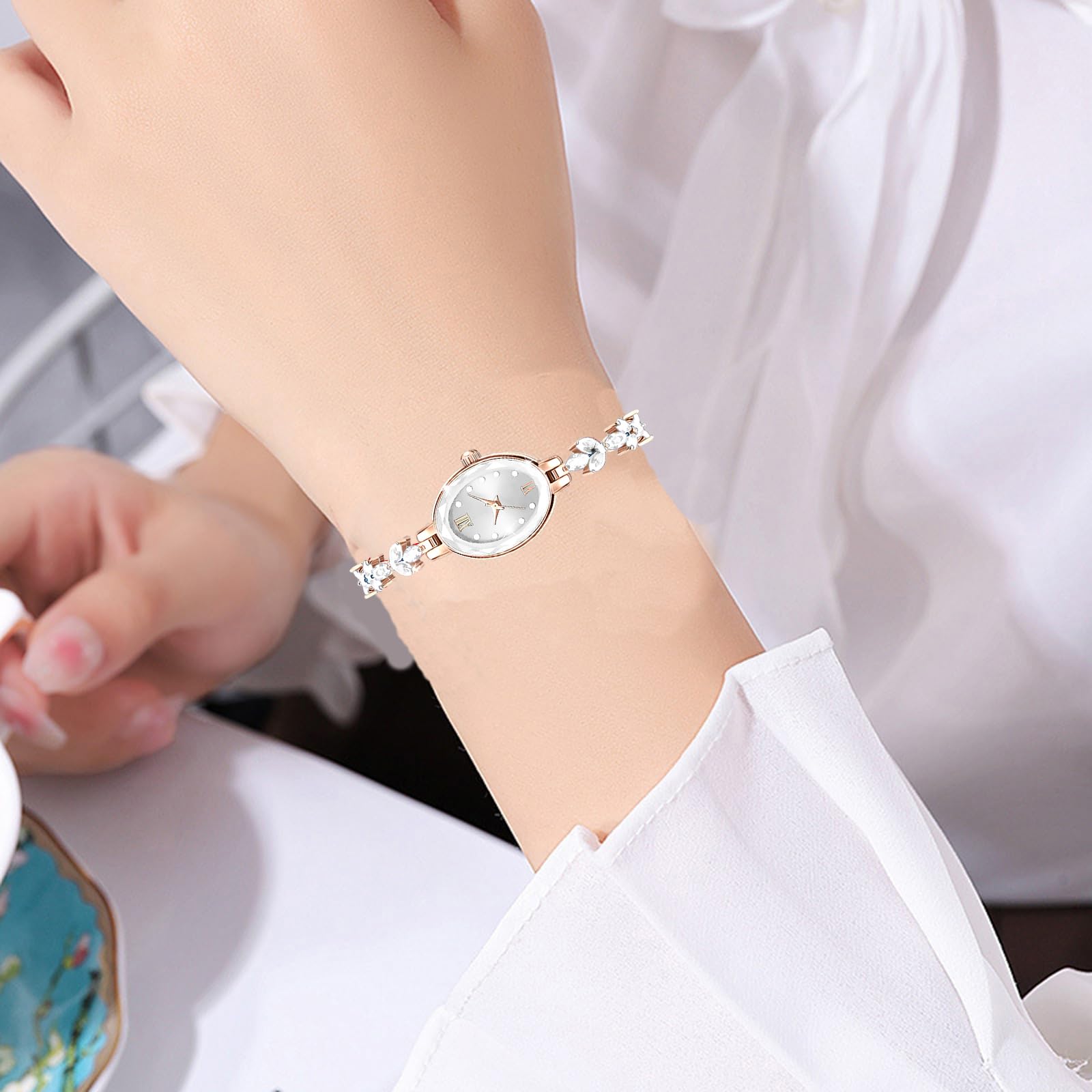 BESTKANG Women's Watch Luxury Petal Casual Bracelet Watch Simulated Quartz Watches for Women (White)