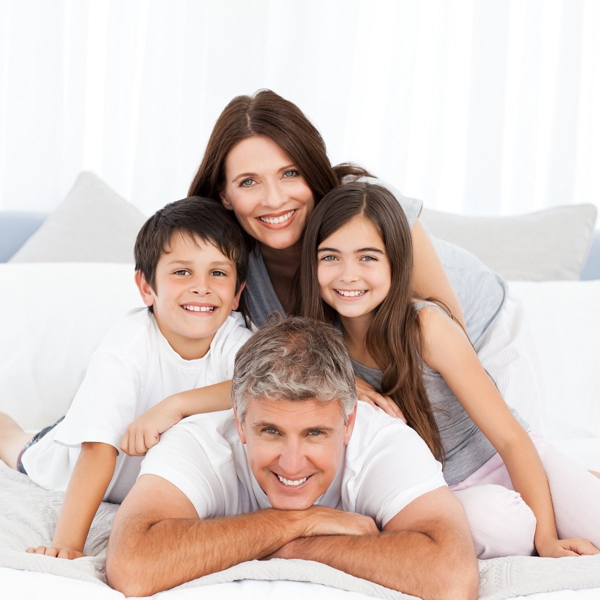 Mellanni Fitted Sheet King White - Brushed Microfiber Bedding - Wrinkle, Fade, Stain Resistant - Deep Pocket - 1 Single Fitted Sheet Only (King, White, 24-Pack)