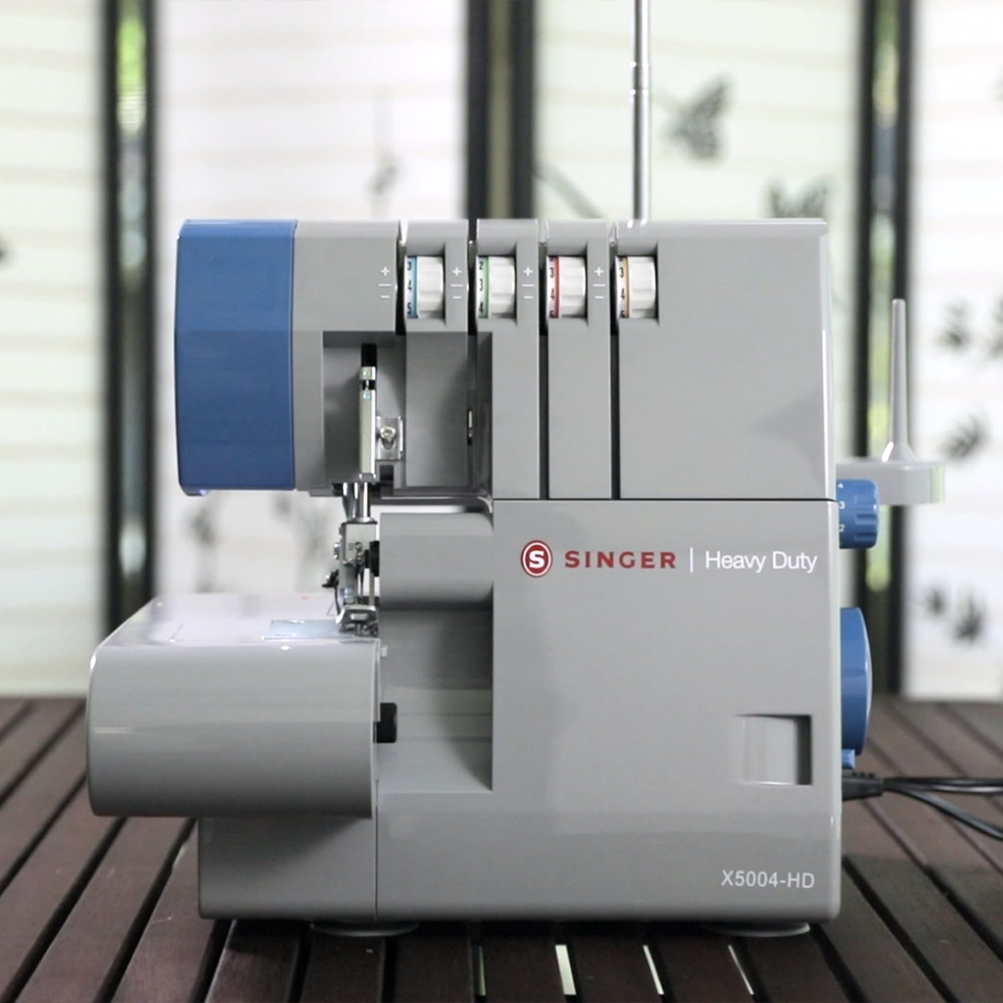 SINGER X5004-HD Metal Frame Serger & Overlock Machine | 2-3-4 Stitch Capability, 8 Built-In Stitches, 1300 Stitches per minute, Adjustable Differential Feed & 2 LED Lights (Grey/Blue)
