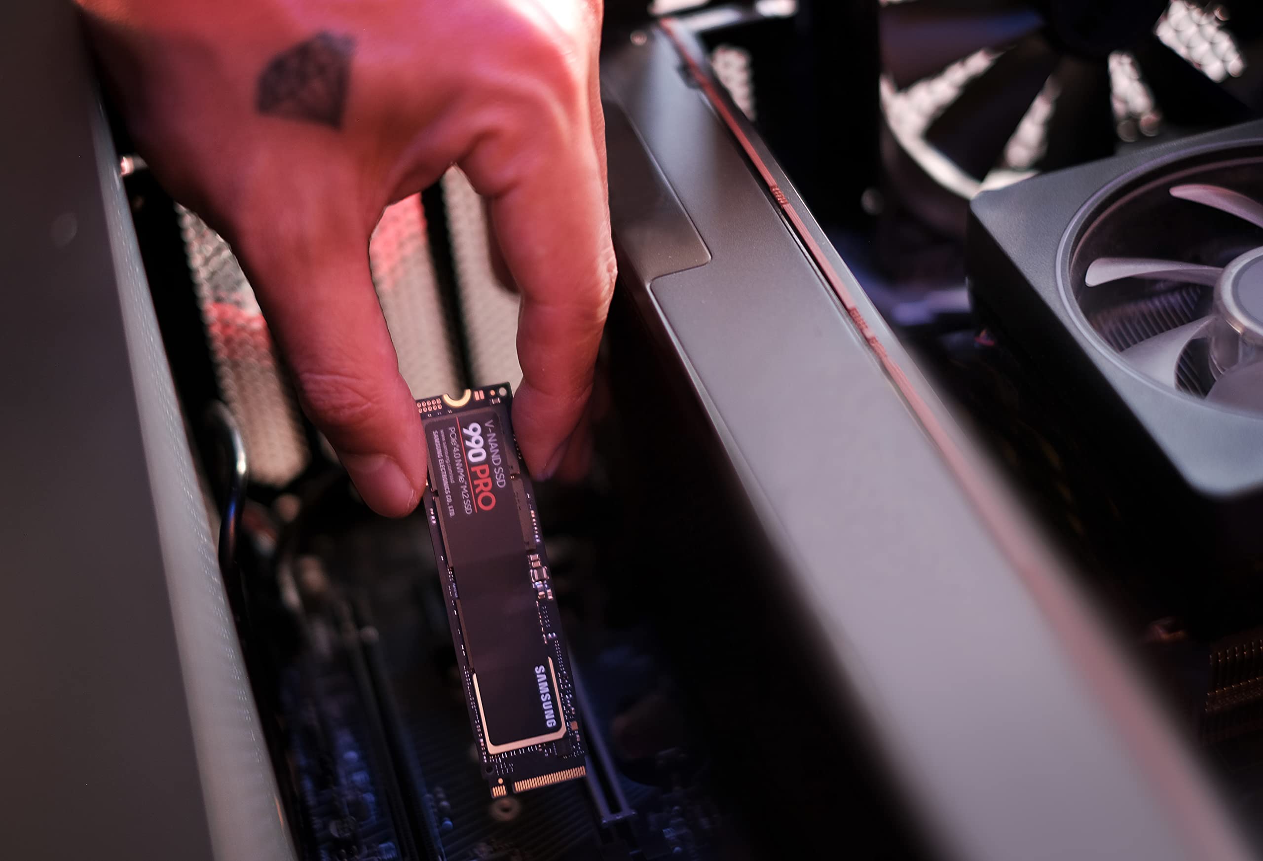 SAMSUNG 990 PRO SSD 1TB PCIe 4.0 M.2 2280 Internal Solid State Hard Drive, Seq. Read Speeds Up to 7,450 MB/s for High End Computing, Gaming, and Heavy Duty Workstations, MZ-V9P1T0B/AM