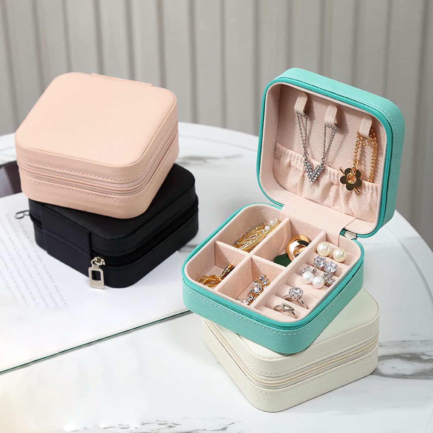 MODENGKONGJIAN Mini Jewelry Travel Case, PU Leather Organizer Box, Small Portable Jewellery Storage Holder for Womens Rings Earrings Necklaces Bracelets (Pink)