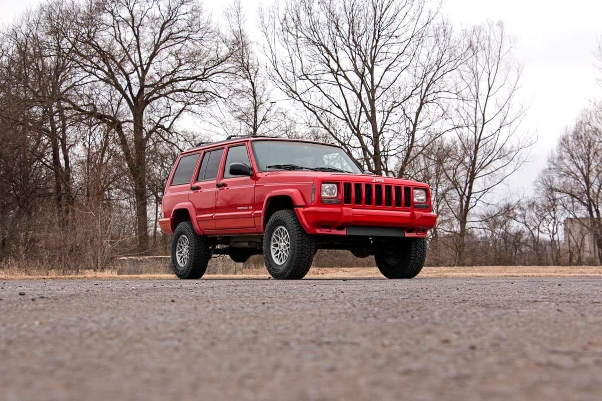 Rough Country 3" Lift Kit for 1984-2001 Jeep Cherokee XJ 2WD/4WD - 670XN2