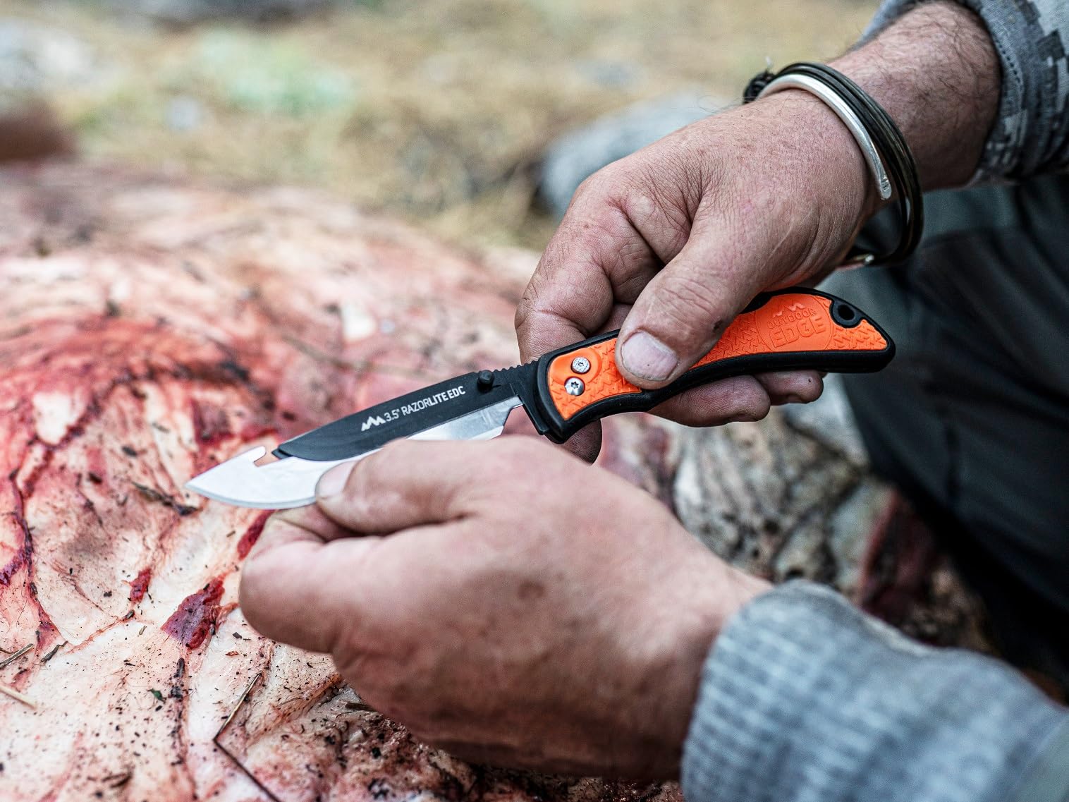 OUTDOOR EDGE 3.5" RazorLite EDC Knife. Pocket Knife with Replaceable Blades and Clip. The Perfect Hunting Knife for Skinning Deer. Blaze Orange with 6 Blades