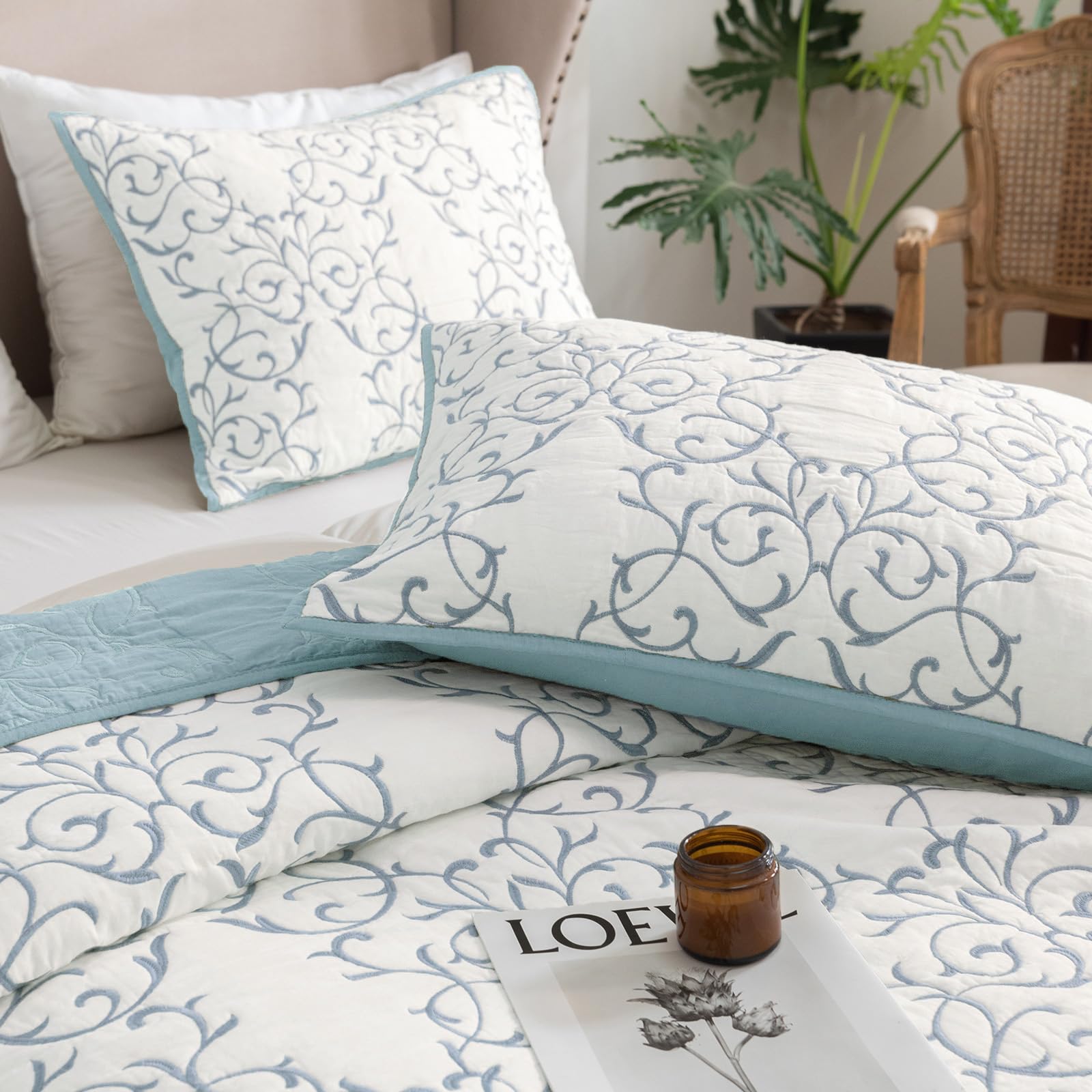 mixinni Quilt Light Blue Queen Size Reversible 3-Piece Embroidery Pattern Elegant Queen Size Bedspread Set,(1 Quilt,2 Pillow Shams)