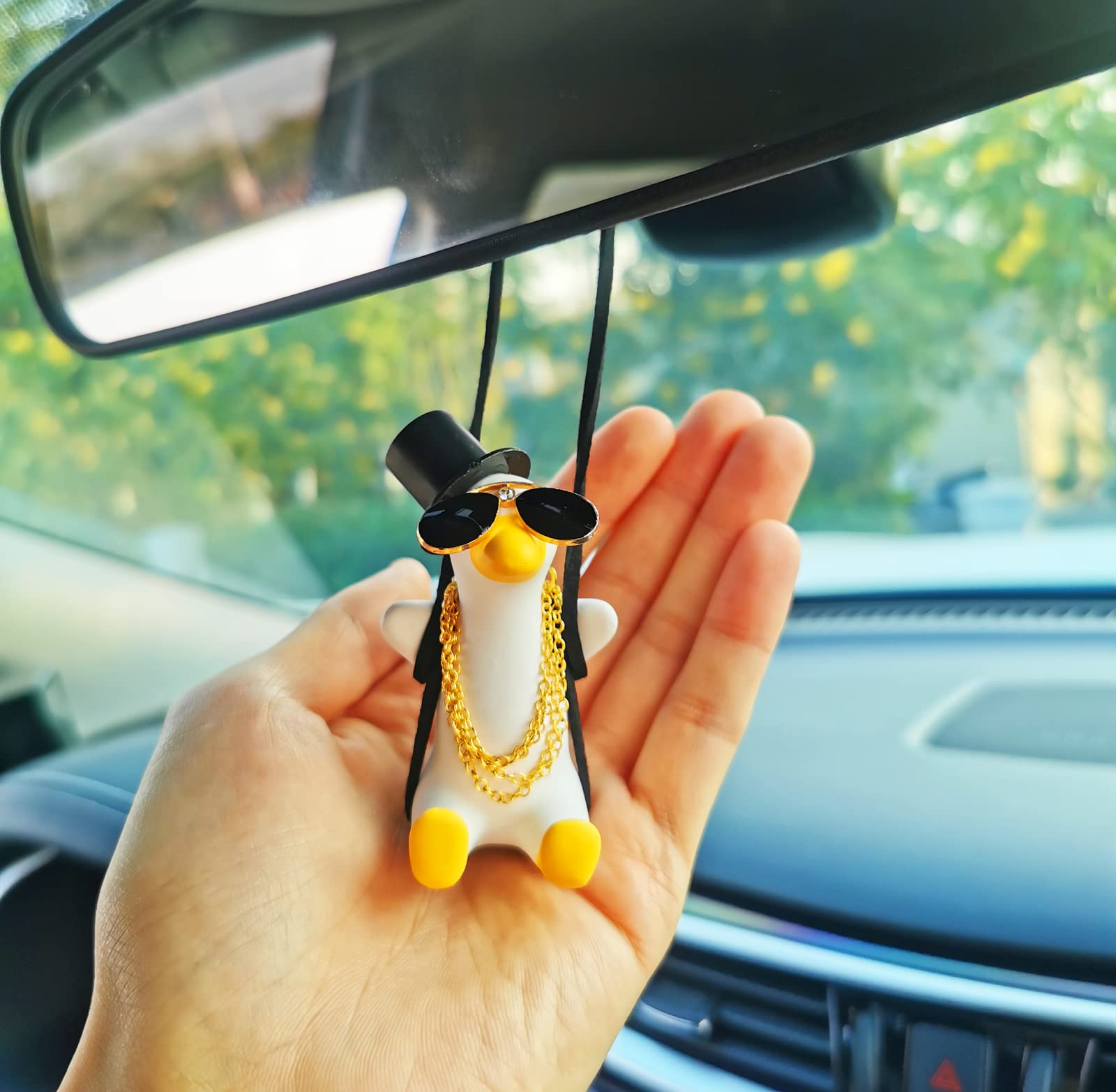 Car Mirror Hanging Accessories of Swinging Duck Rear View Mirror Hanging Accessories Cute Car Decor Accessories for Teens Car Pendant Car Charm Cute Things Cool Car Accessories (Black)