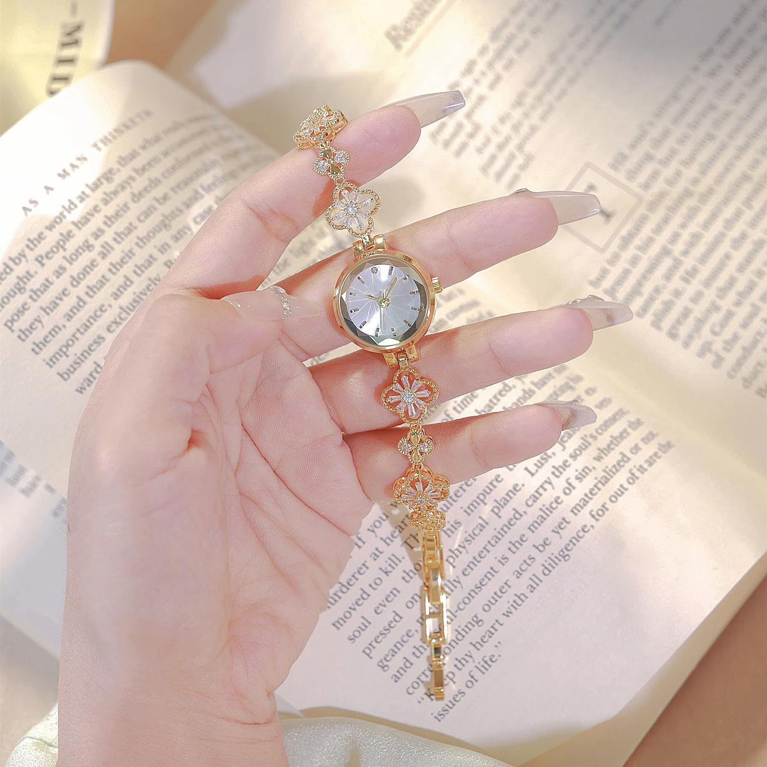 BESTKANG Luxury Ladies Hollow Four Leaf Grass Bracelet Chain Watches Waterproof Fashion Dress Quartz Watch