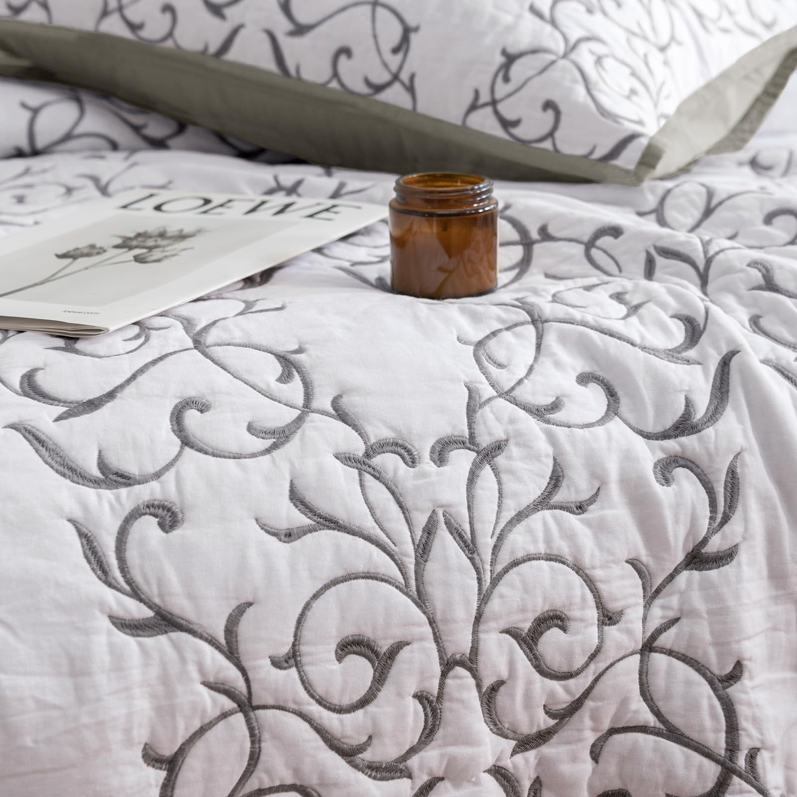 mixinni Floral Twin Size Quilt Set 2-Piece Grey Embroidery Pattern Bedspread Set, (1 Quilt,1 Pillow Shams)-Twin Size