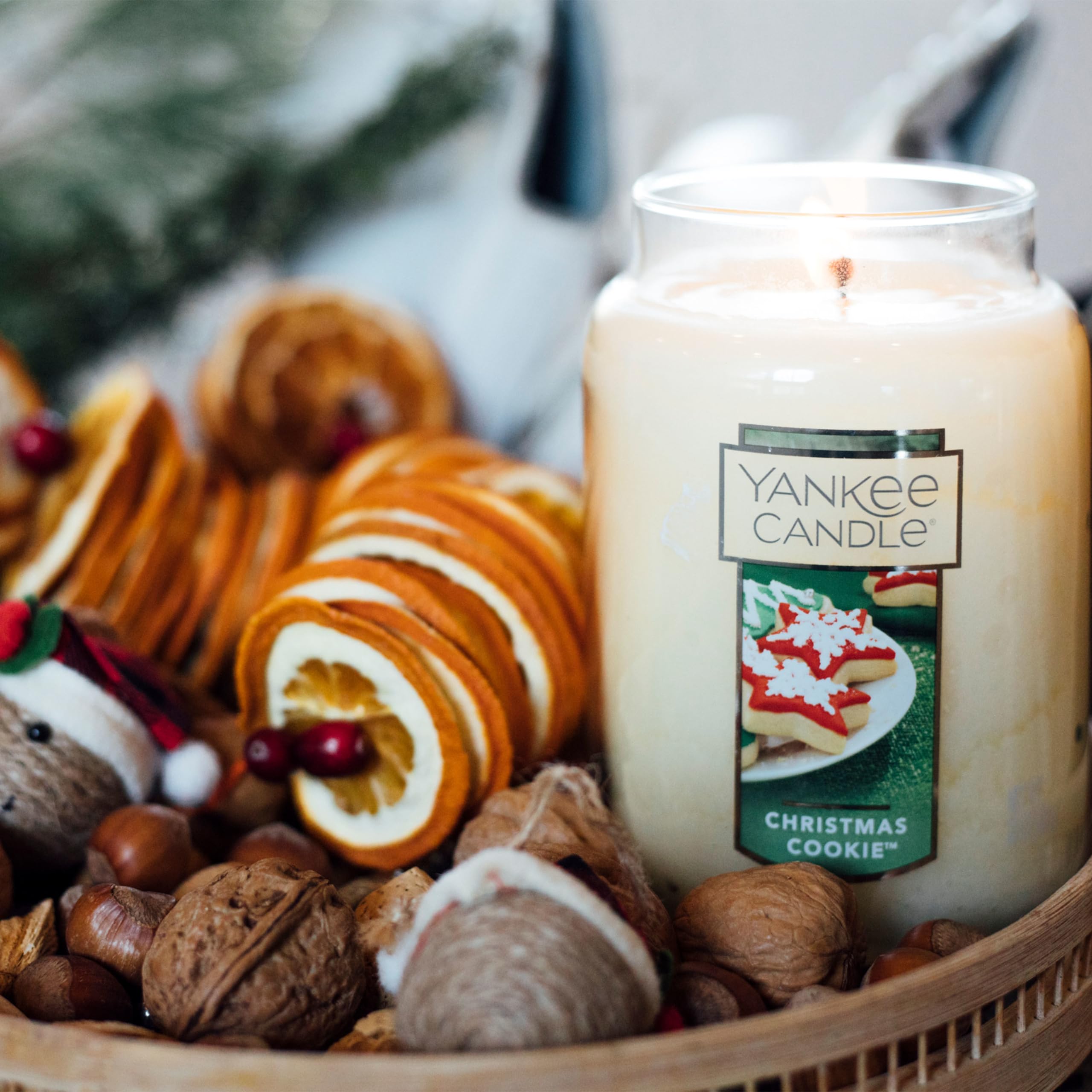 YANKEE CANDLE Christmas Cookie Scented, Classic 22oz Large Jar Single Wick Candle, Over 110 Hours of Burn Time, Perfect for Holiday Gifting and Celebration