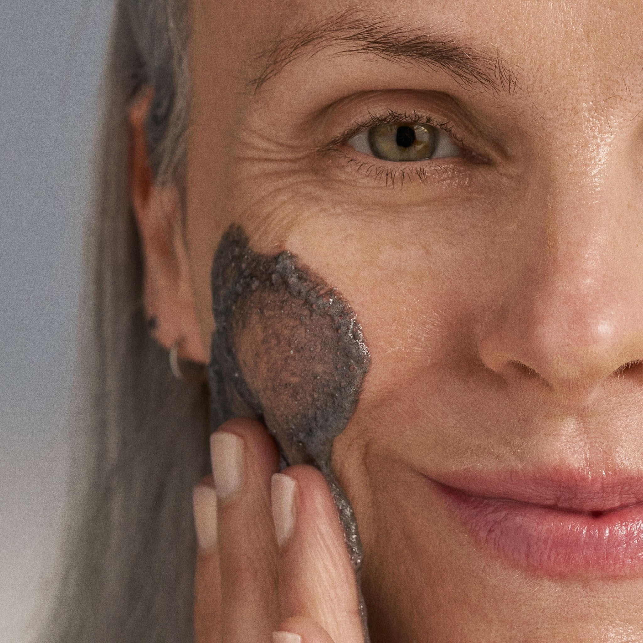 Dermalogica Daily Superfoliant - Deep Pore Face Scrub - Powder Exfoliator that Gently Smoothes and Brightens Skin Fighting Triggers Known To Accelerate Skin Aging