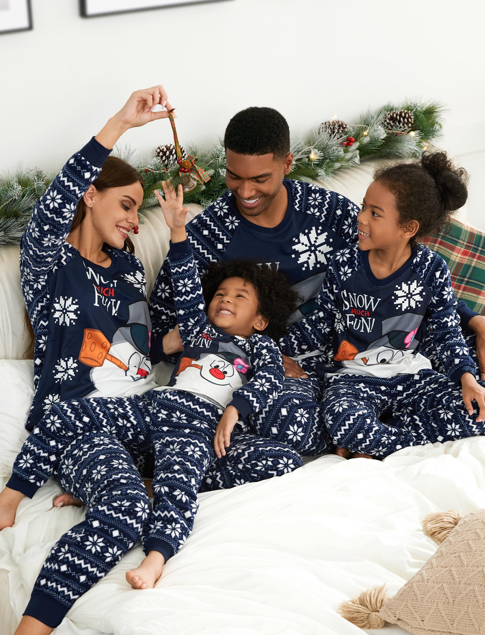 WARNER BROS Frosty the Snowman Family Christmas Pajamas for Adults: Long Sleeve Navy Blue Matching Outfits Set Suitable for Holidays- Pjs for Couples Men L