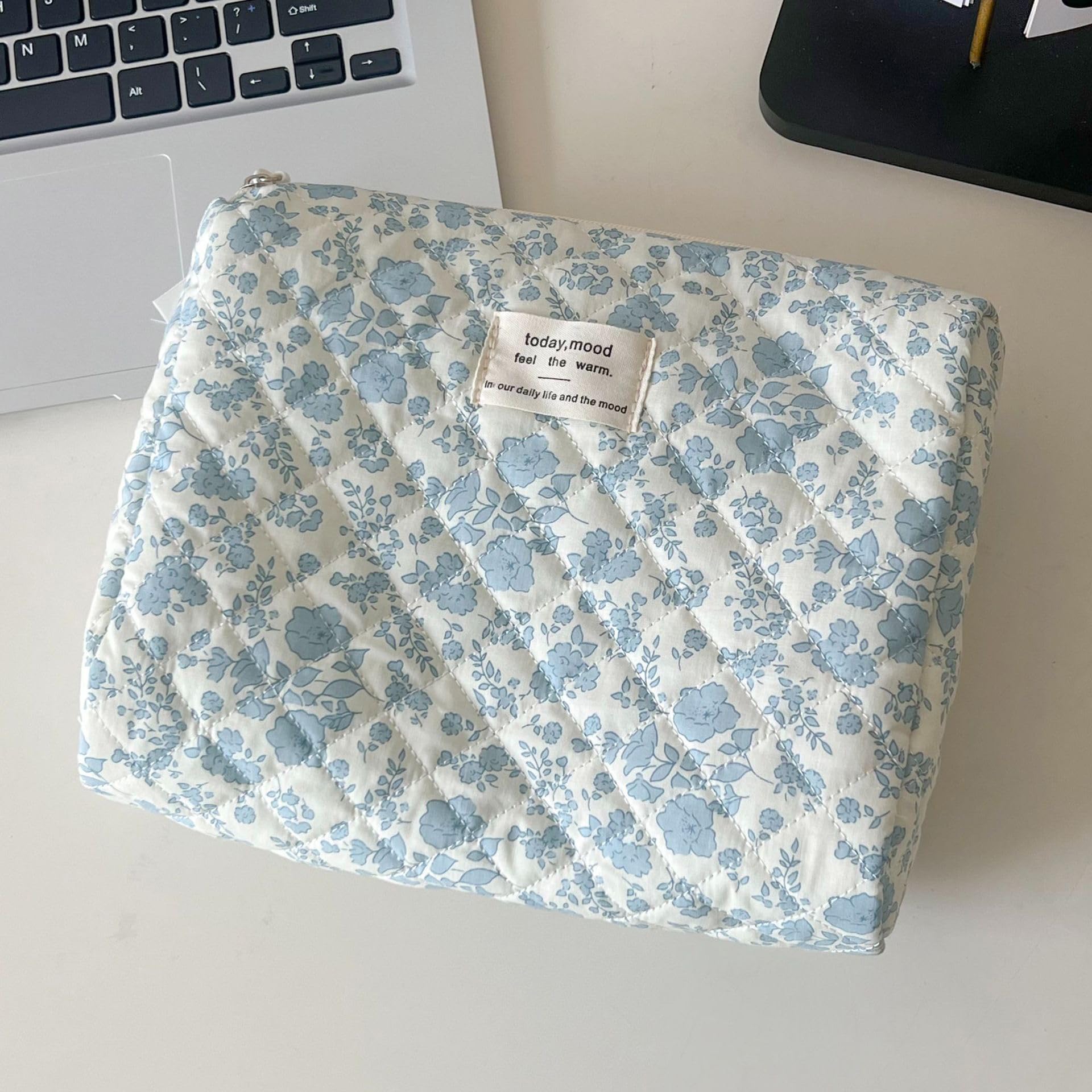 Makeup Pouch,Quilted Makeup Bag,Large Floral Make Up Bag for Women,Cotton Organizer Bag,Flower Travel Toiletry Bag
