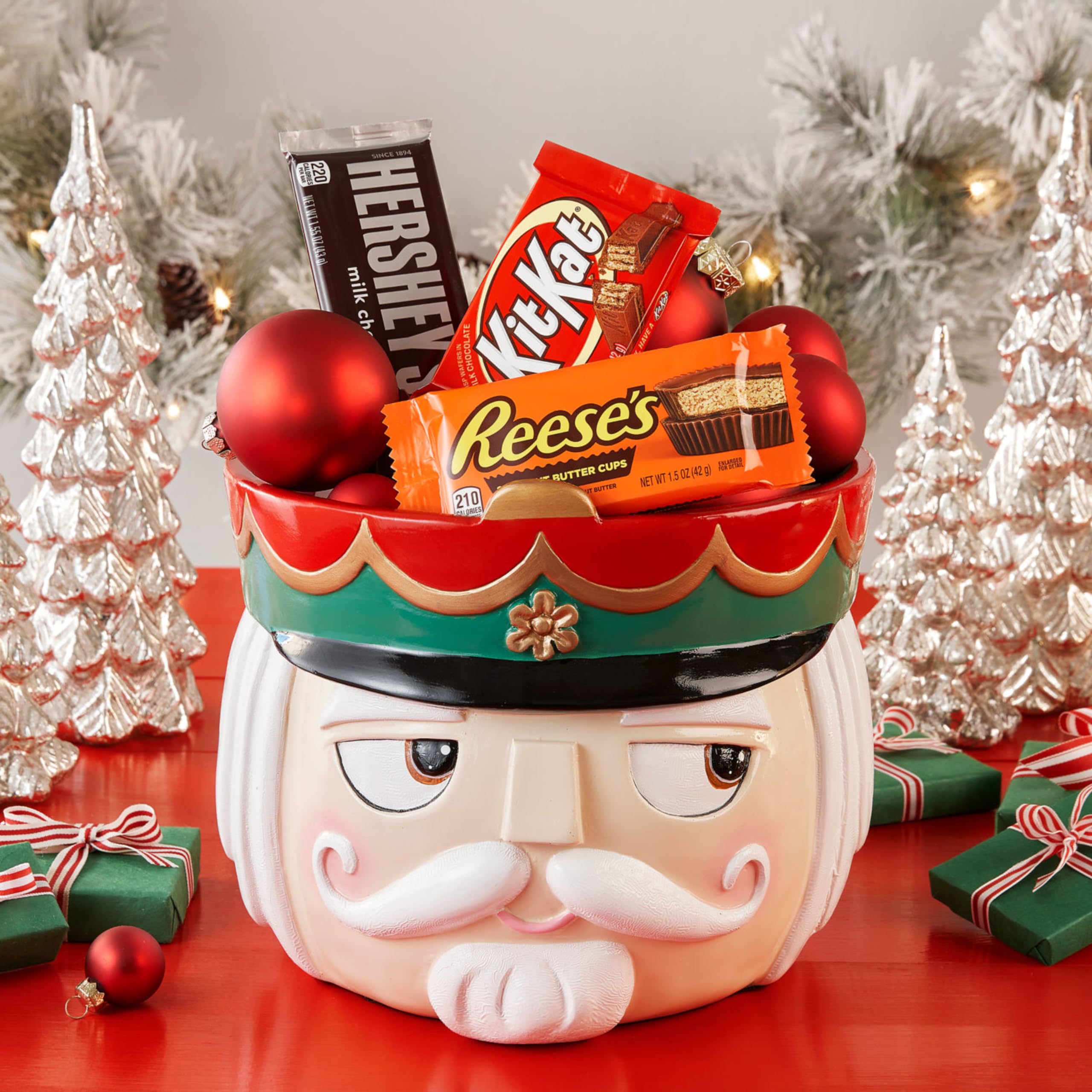 HERSHEY'S, KIT KAT and REESE'S Assorted Milk Chocolate, Christmas Candy Variety Box, 27.3 oz (18 Count)