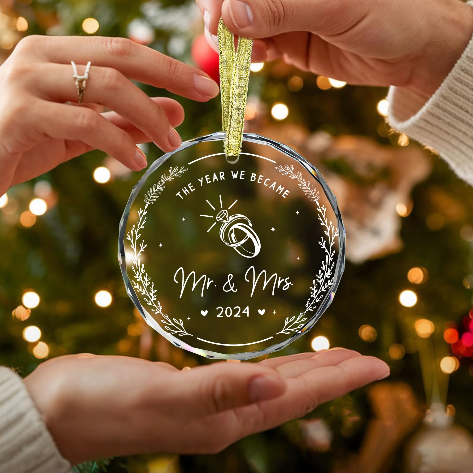 Wedding Gifts - Mr and Mrs Gifts - First Christmas Married Wedding Ornament 2024 - Wedding Just Married Gift for Newlywed Couple, Bride, Groom - Bridal Shower Gifts - Glass Ornament Decoration V1