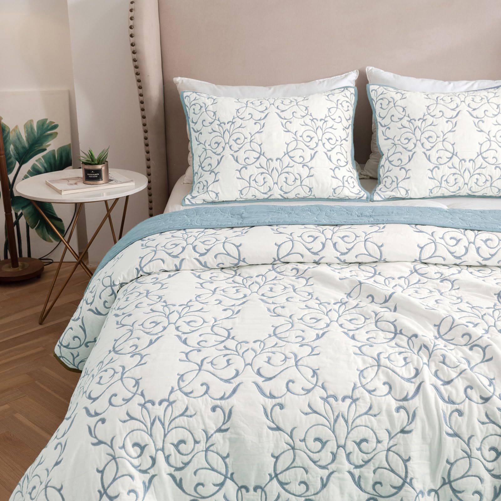 mixinni Quilt Light Blue Queen Size Reversible 3-Piece Embroidery Pattern Elegant Queen Size Bedspread Set,(1 Quilt,2 Pillow Shams)