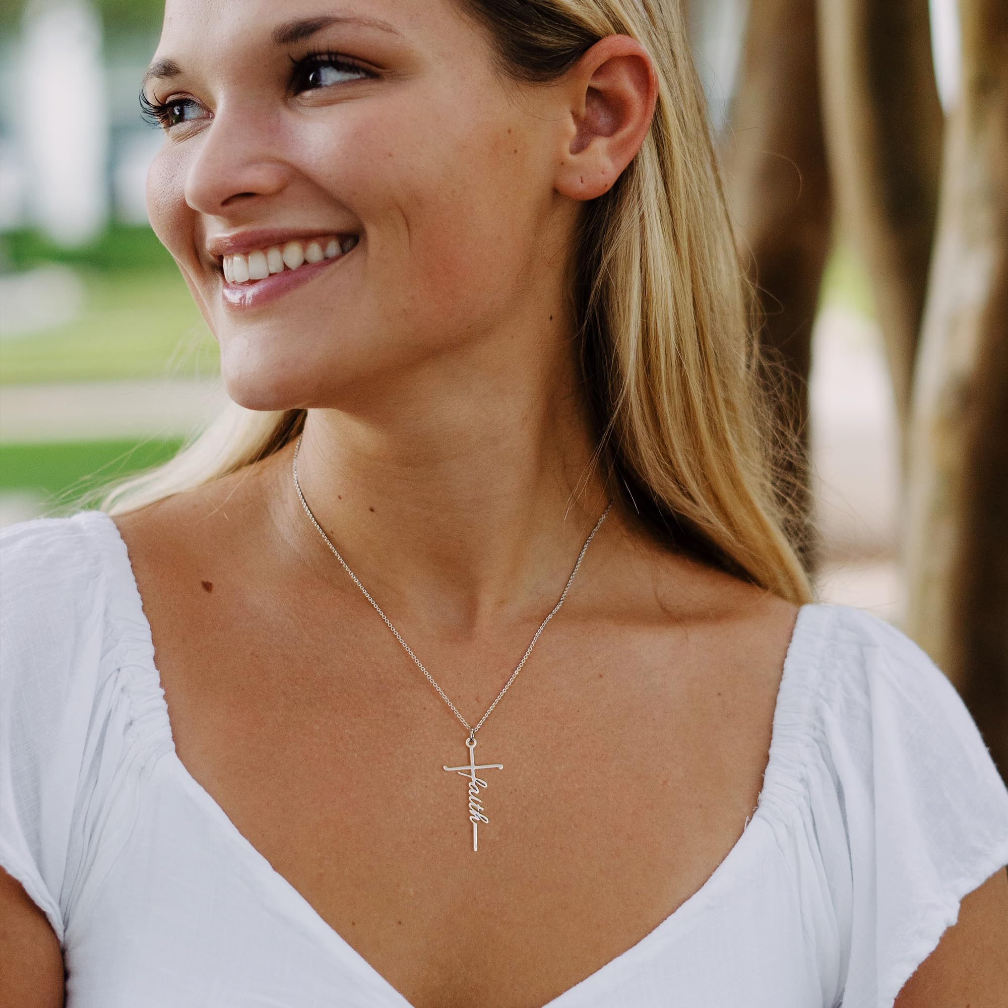 Lcherry Grandma Gifts for Women Grandma Cross Pendants Necklace Grandma Birthday Gifts Mother's Day Gifts for Women