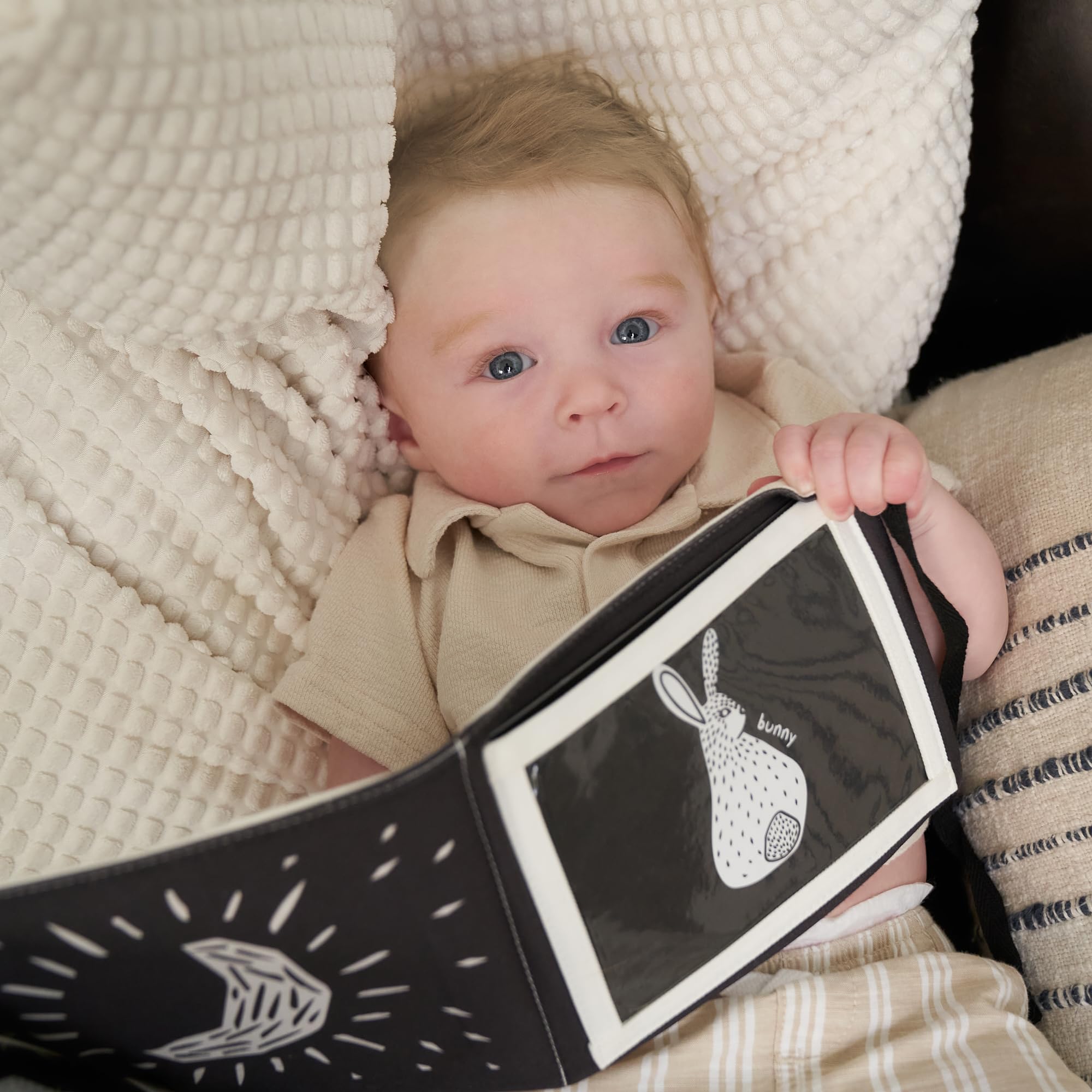 Soft Tummy Time Book w/ Stimulating Baby Safe Mirror - Fun Black and White Montessori Toy w/ Crinkle Filling & 20 High Contrast Designs - Perfect Newborn Toy For Safe and Early Infant Development