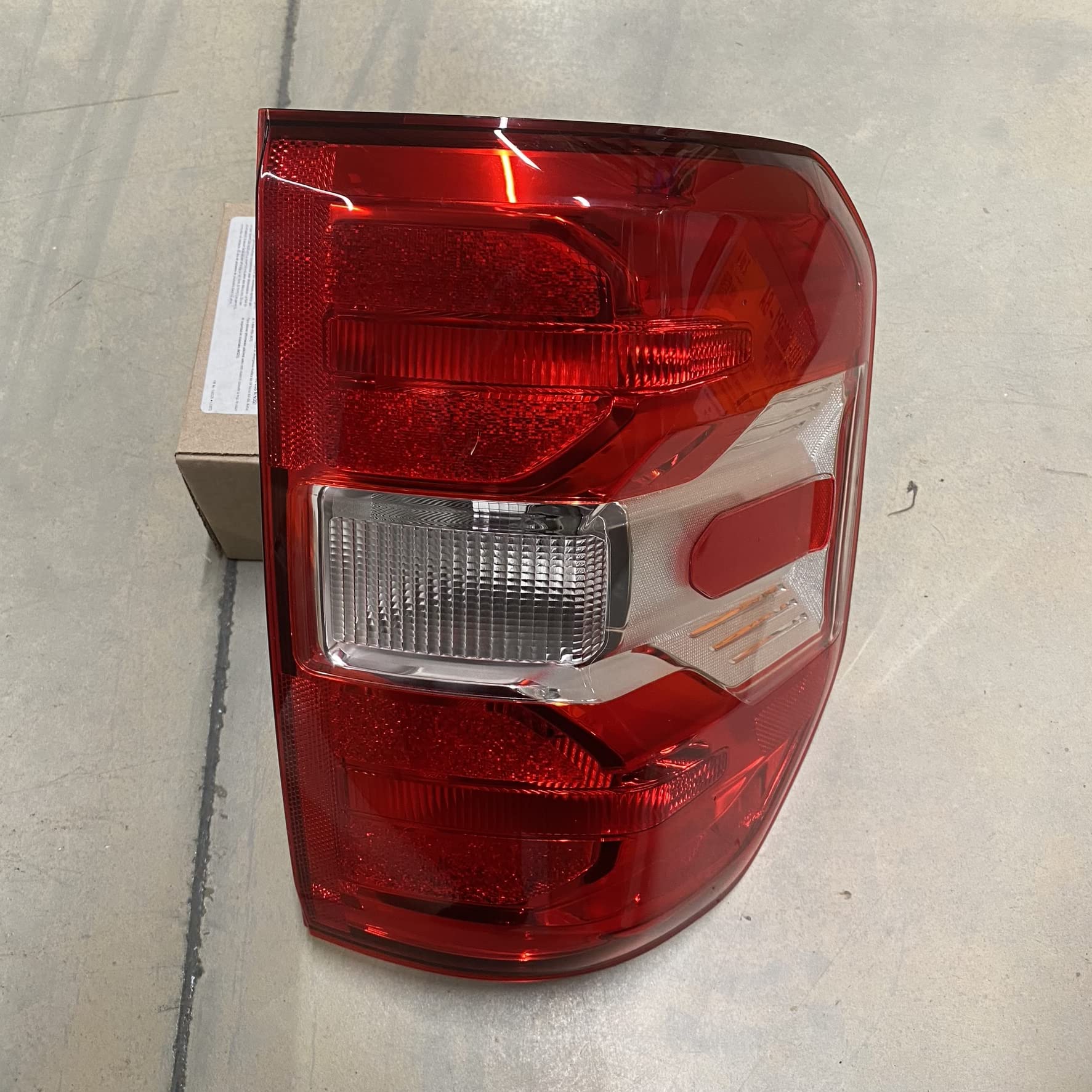 Ford 21-23 Maverick RH Passenger Halogen Tail Lamp Assembly NZ6Z13404A