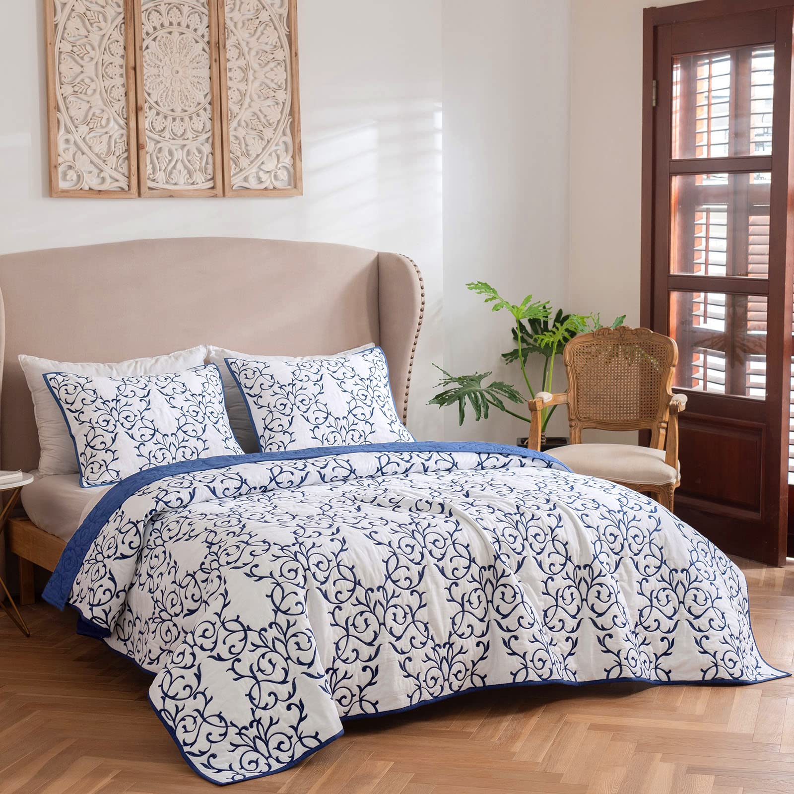 mixinni Reversible Queen Quilt 3-Piece Blue Embroidery Pattern Elegant Quilt Set with Embroidered Decorative Shams Soft Queen Bedspreads&Coverlet Set-Full/Queen