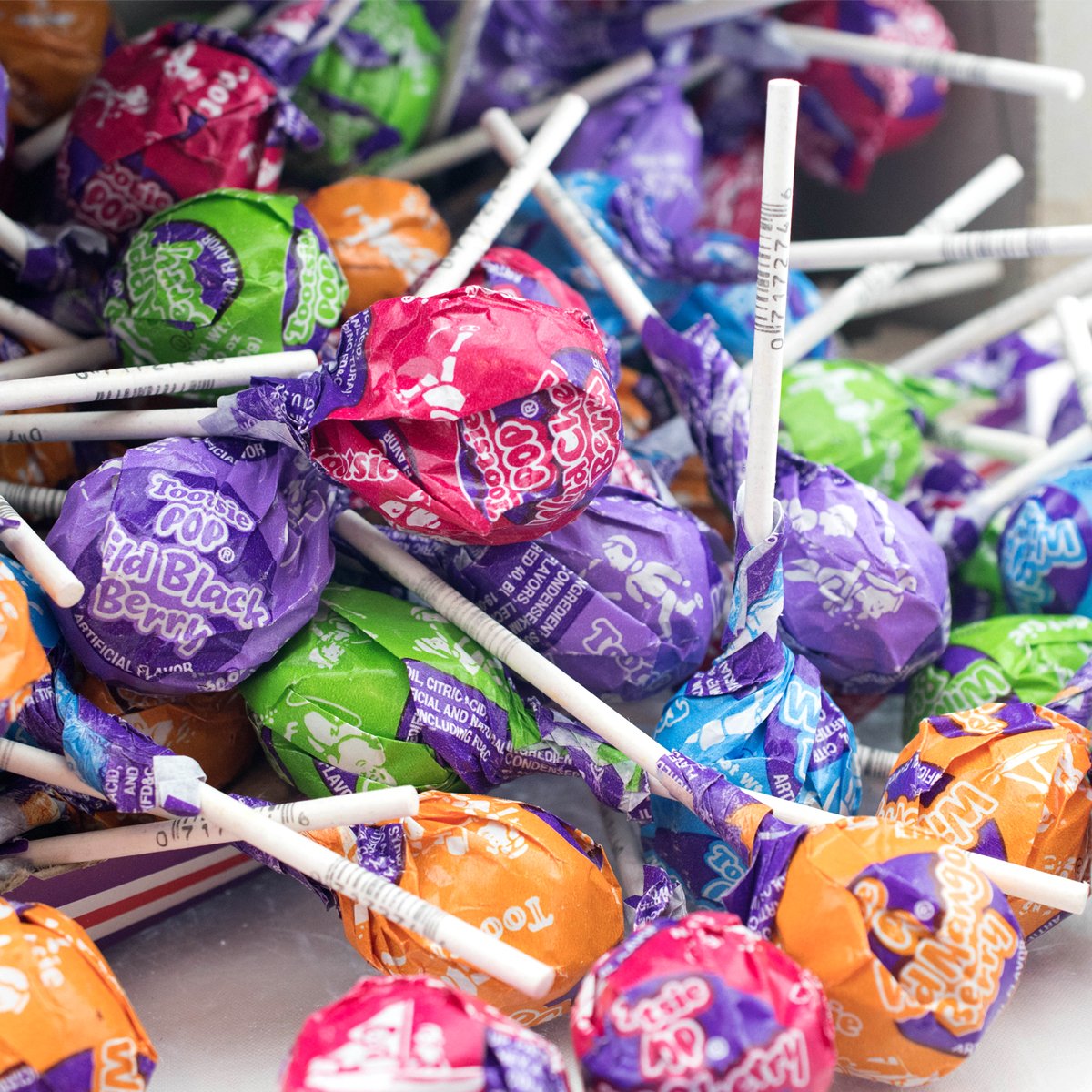 Tootsie Pops Limited Edition Assorted Wild Berry Flavors with Chocolatey Center - Over 3 Pounds Individually Wrapped Fruity Chocolate Lollipops - Peanut Free, Gluten Free, 100 Count