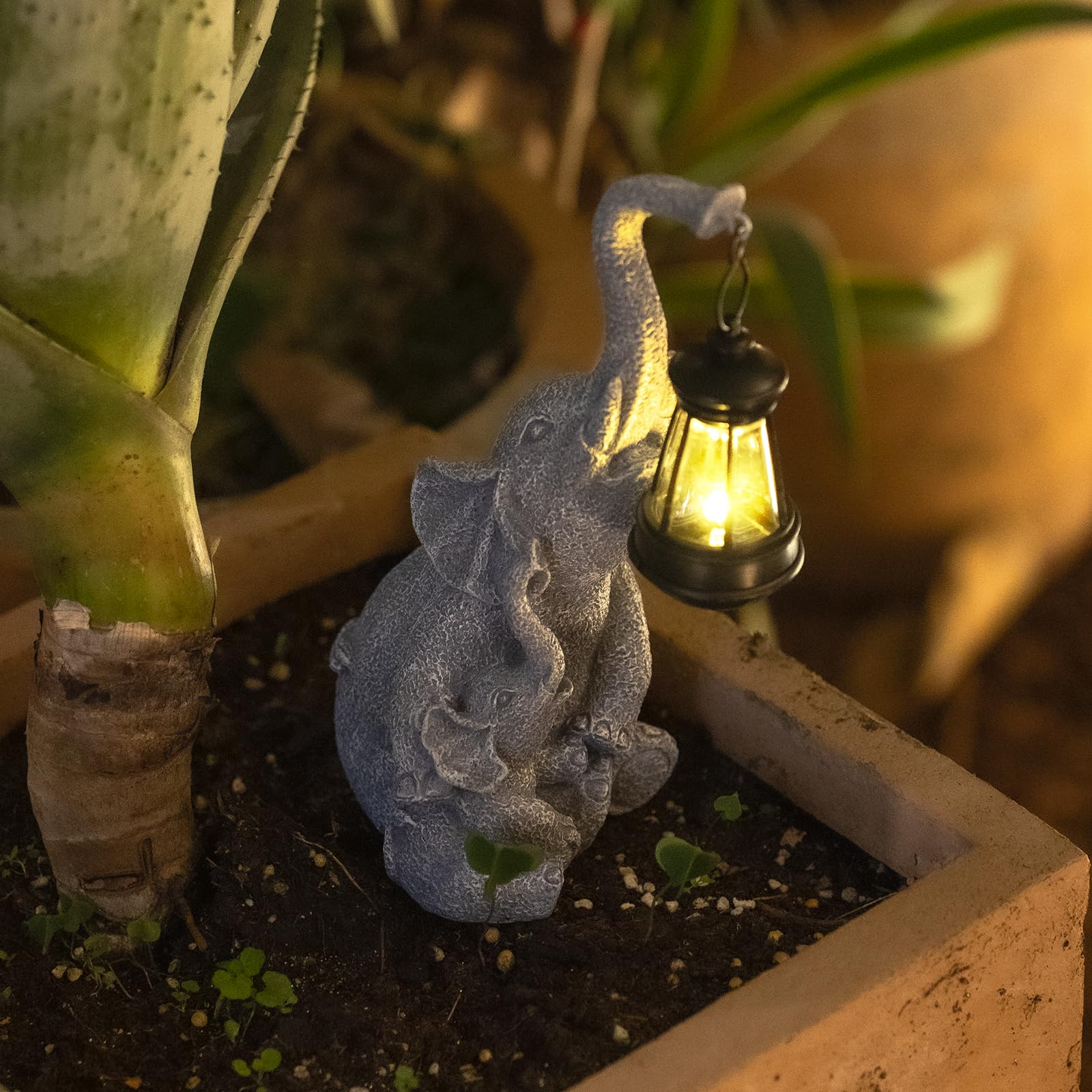 Jy.Cozy Elephant Garden Statue Mother and Baby Elephants Lovely Playing Solar Lamp Resin Outdoor Figurine Light Decoration Home Décor Lawn Yard Patio Porch Ornament Gift