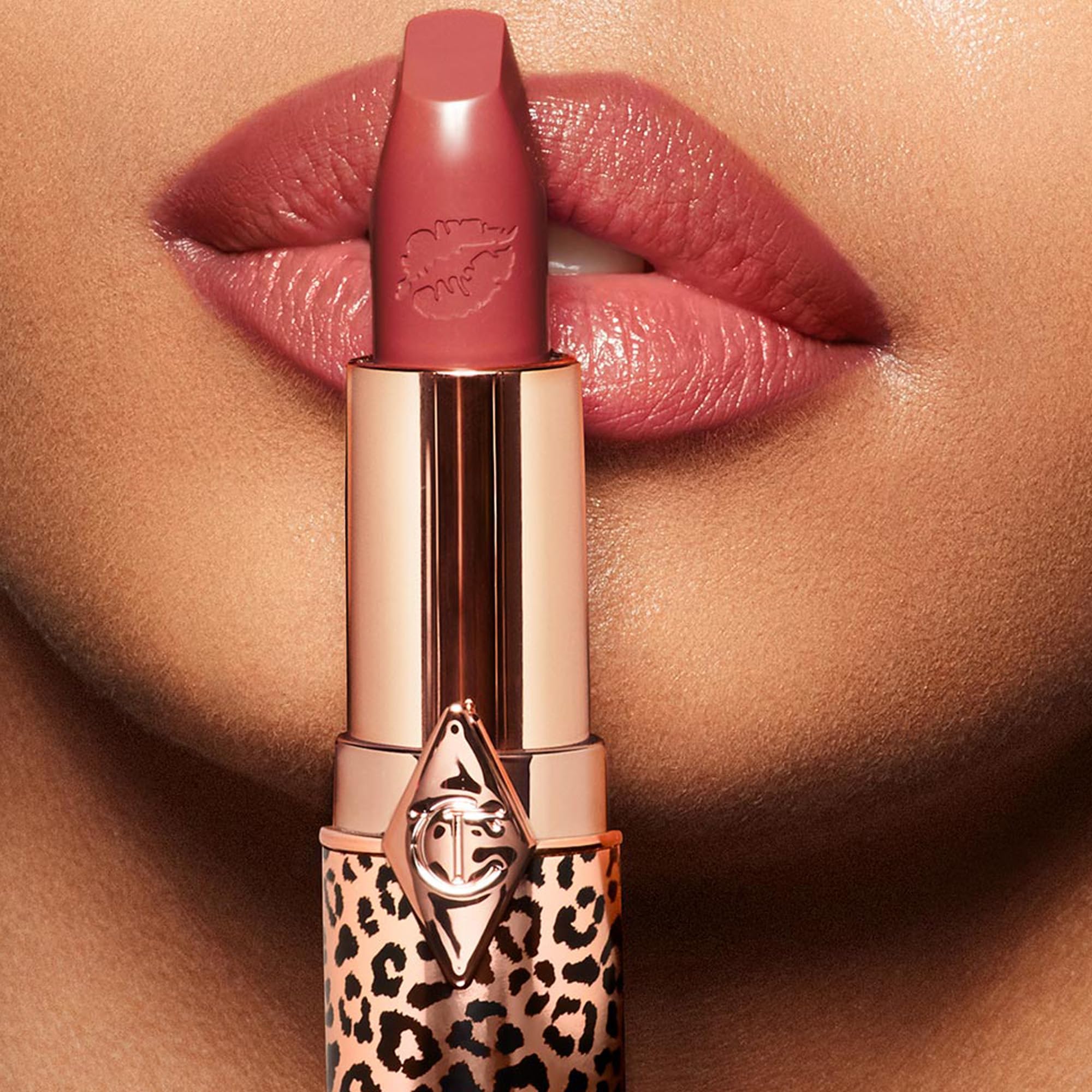 Charlotte Tilbury Hot Lips 2.0 Lipstick - Hydrating, Long Lasting Lipstick with Orchid & Antioxidant Extracts - Buildable Satin Finish for Fuller-Looking Lips - Glowing Jen