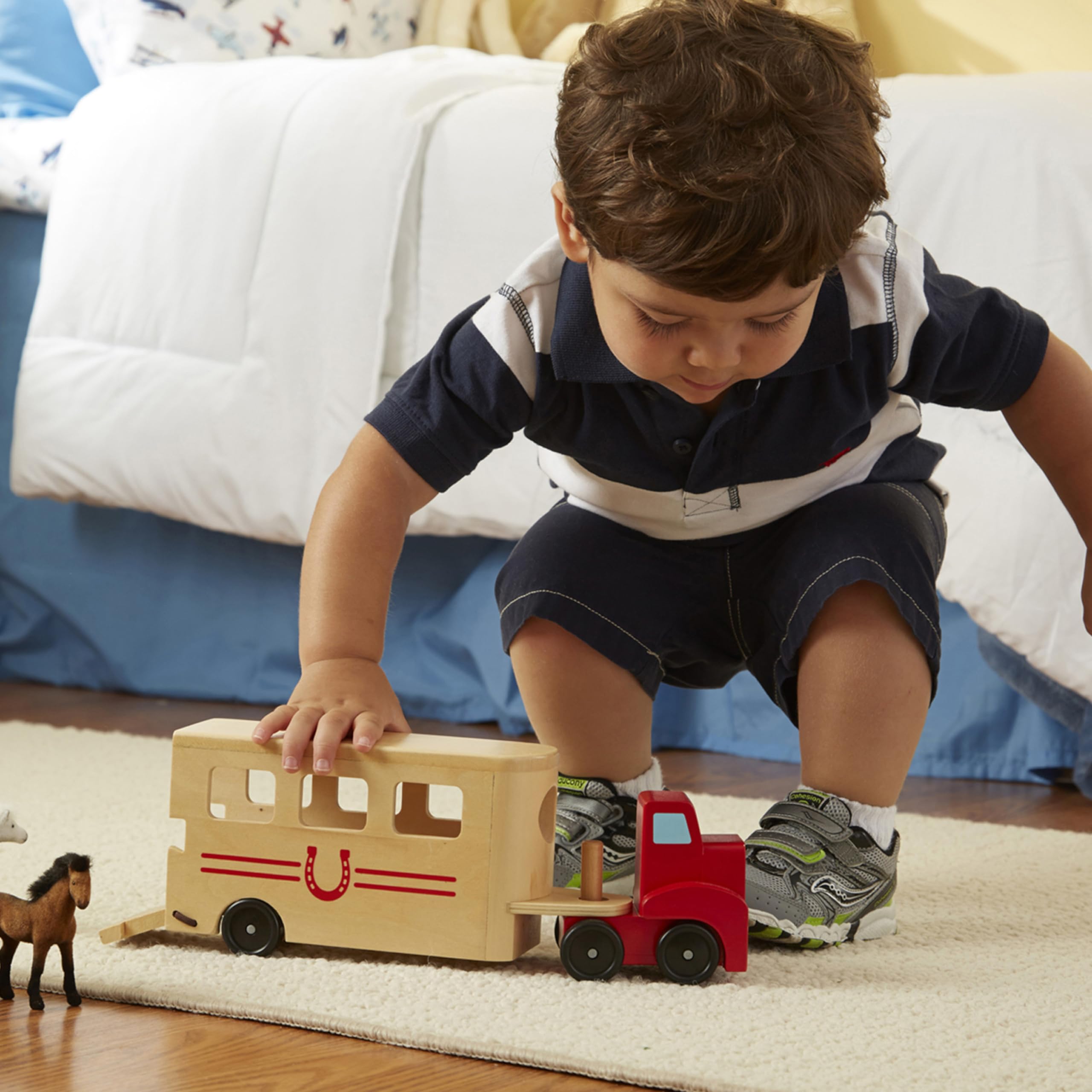 Melissa & Doug Horse Carrier Wooden Vehicle Play Set With 2 Flocked Horses and Pull-Down Ramp Horse Figures, Wooden Trailer Toy For Kids Ages 3+