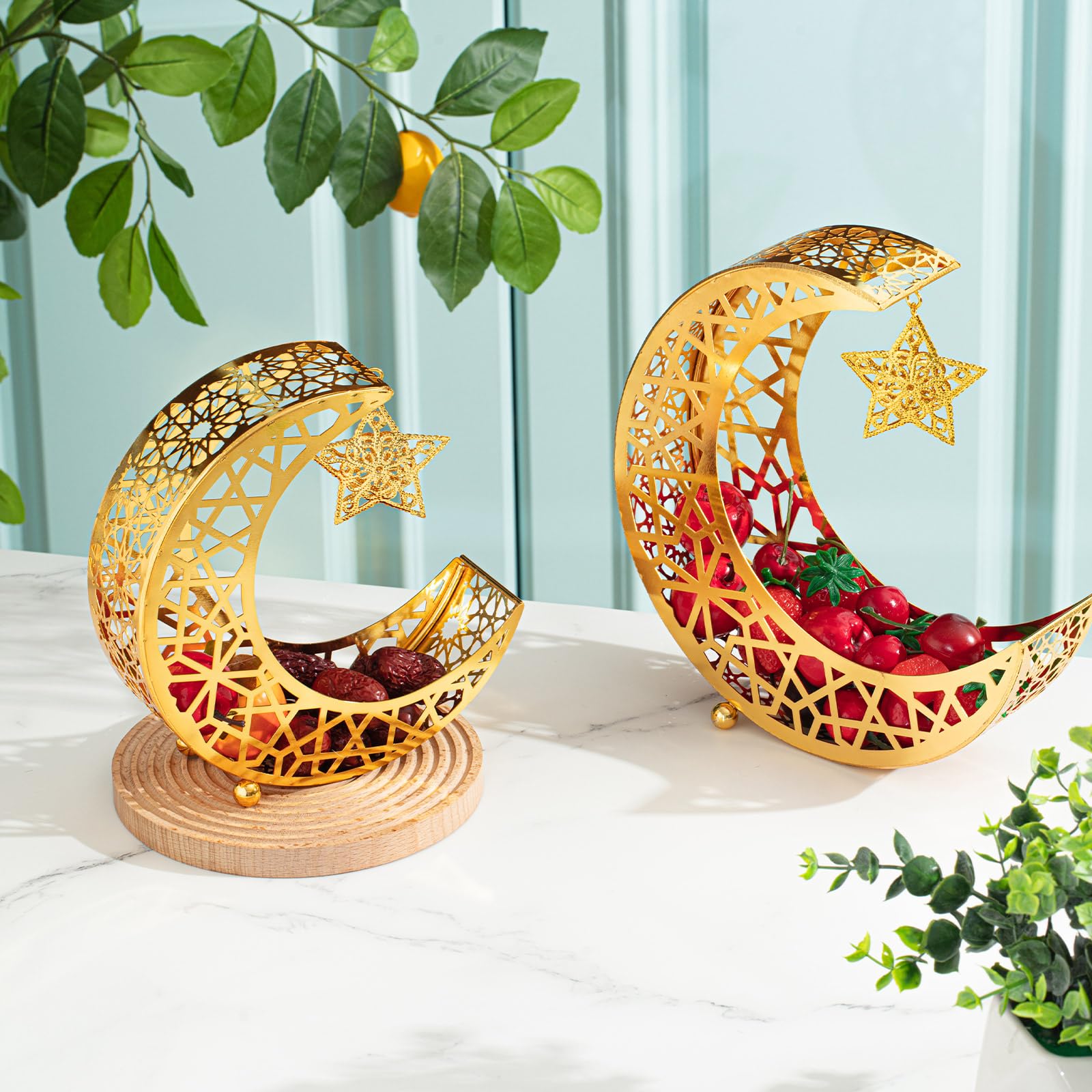 Qinyoung Ramadan Moon Star Tray, 2 Pcs Gold Metal Serving Tray, Eid Mubarak Dessert Trays, Islamic Themed Home Decoration, 2 Sizes, Sturdy, Suitable for Special Occasions