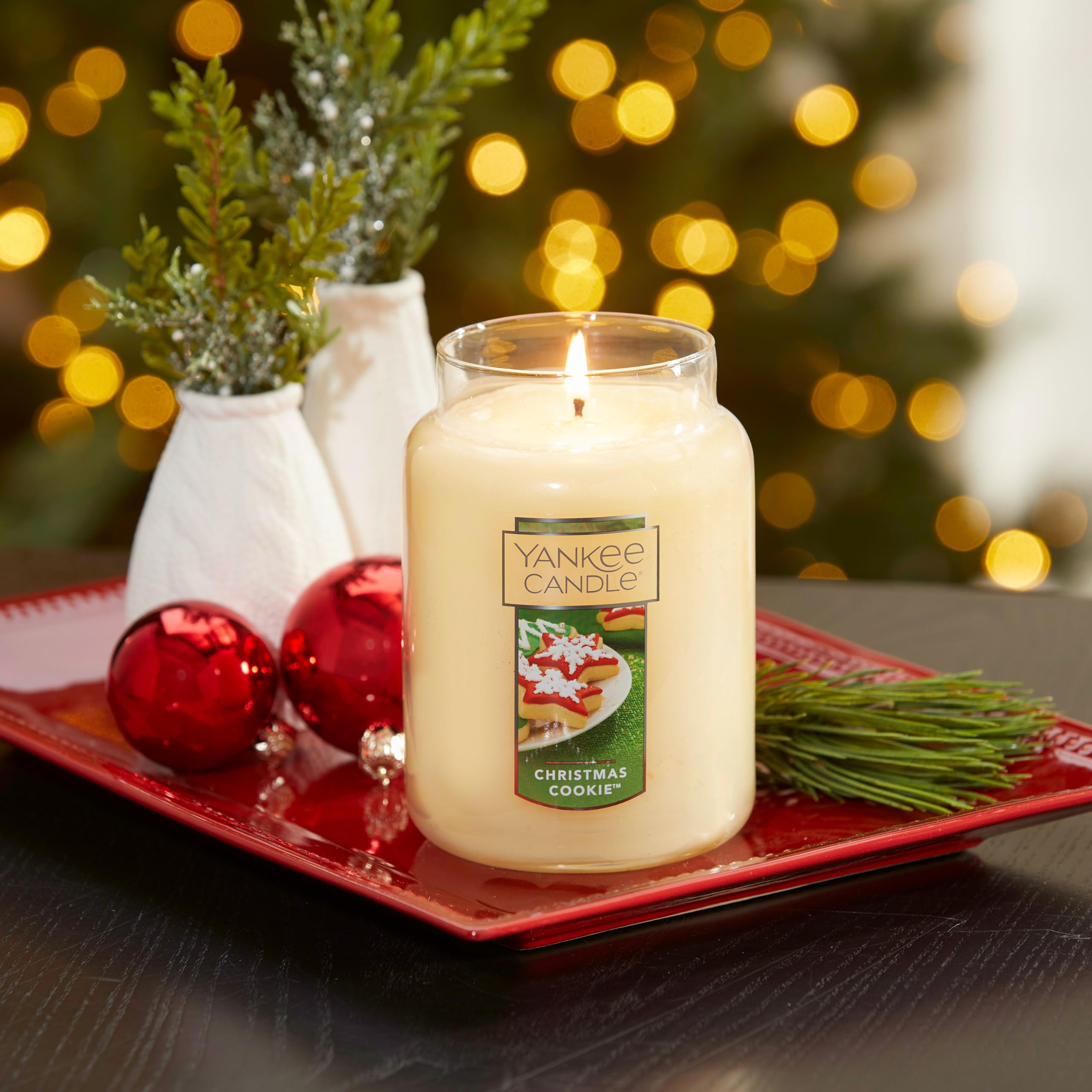 YANKEE CANDLE Christmas Cookie Scented, Classic 22oz Large Jar Single Wick Candle, Over 110 Hours of Burn Time, Perfect for Holiday Gifting and Celebration