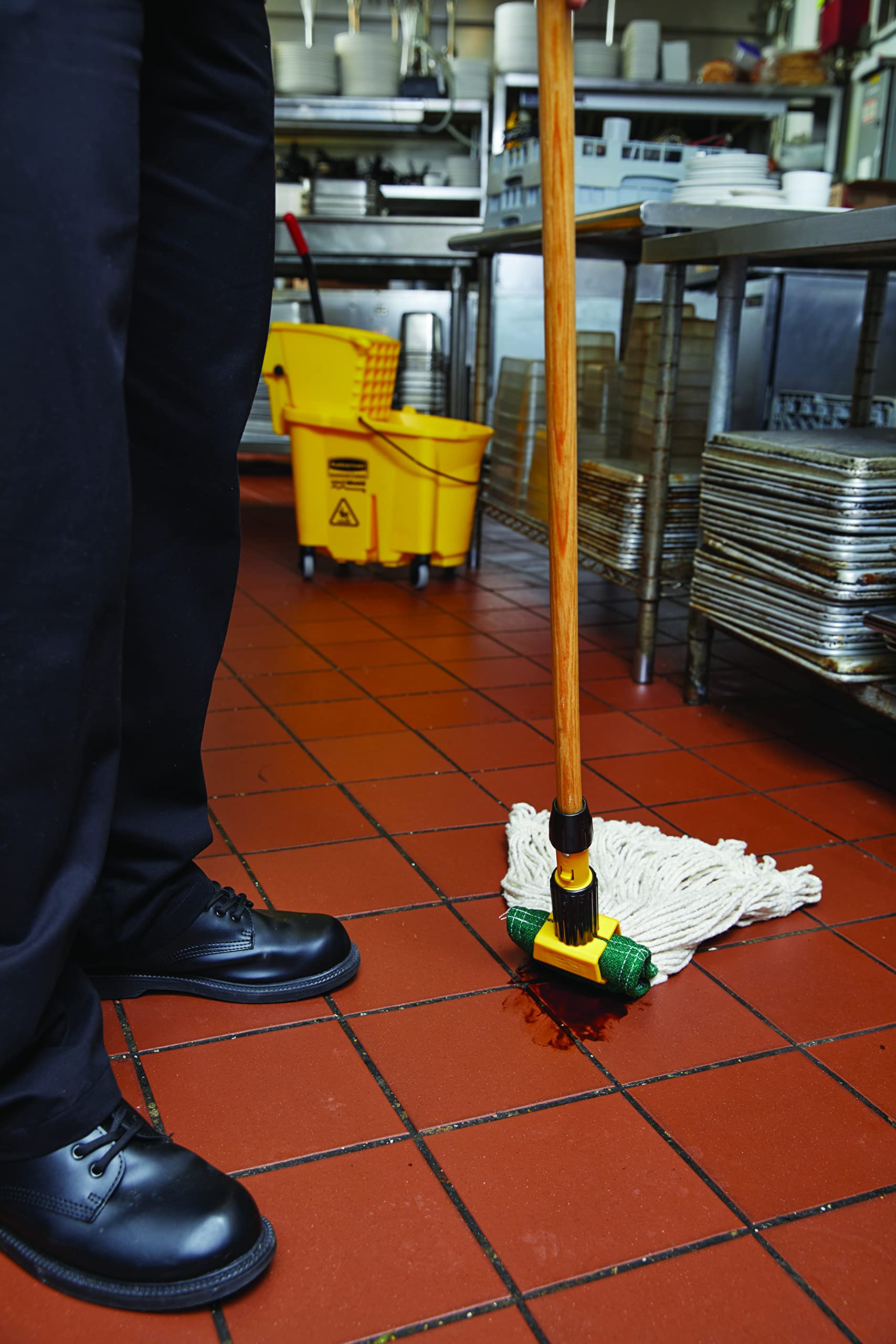 Rubbermaid Commercial Products Gripper 60" Wood Wet Mop Handle, Natural, for Professional/Industrial Floor Cleaning, Compatible with 5" Headband Mops