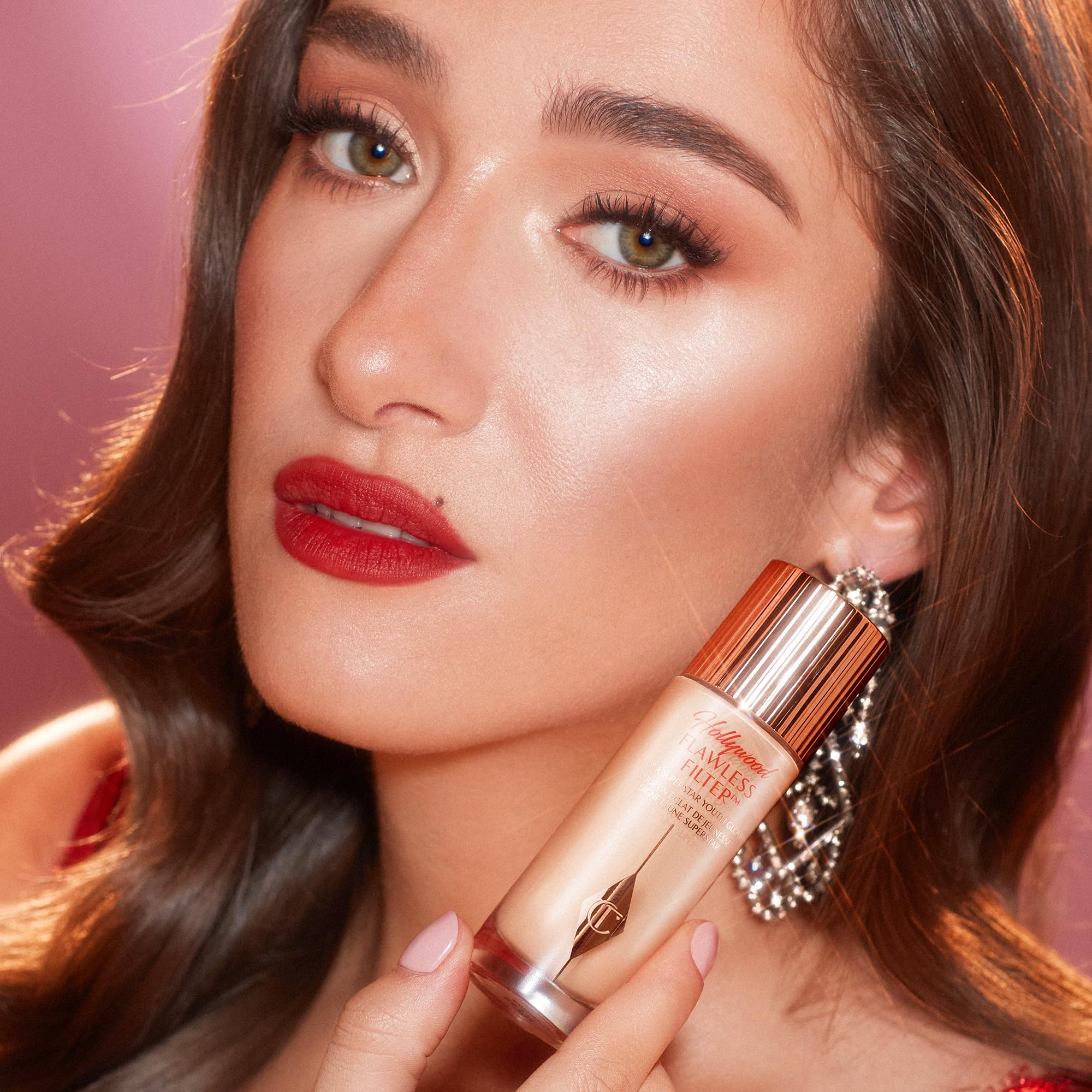 Charlotte Tilbury Hollywood Flawless Filter - Multi‑Use Makeup Primer, Complexion Booster & Illuminating Liquid Highlighter with Sheer Coverage - Smooths & Blurs Skin - 4 Medium