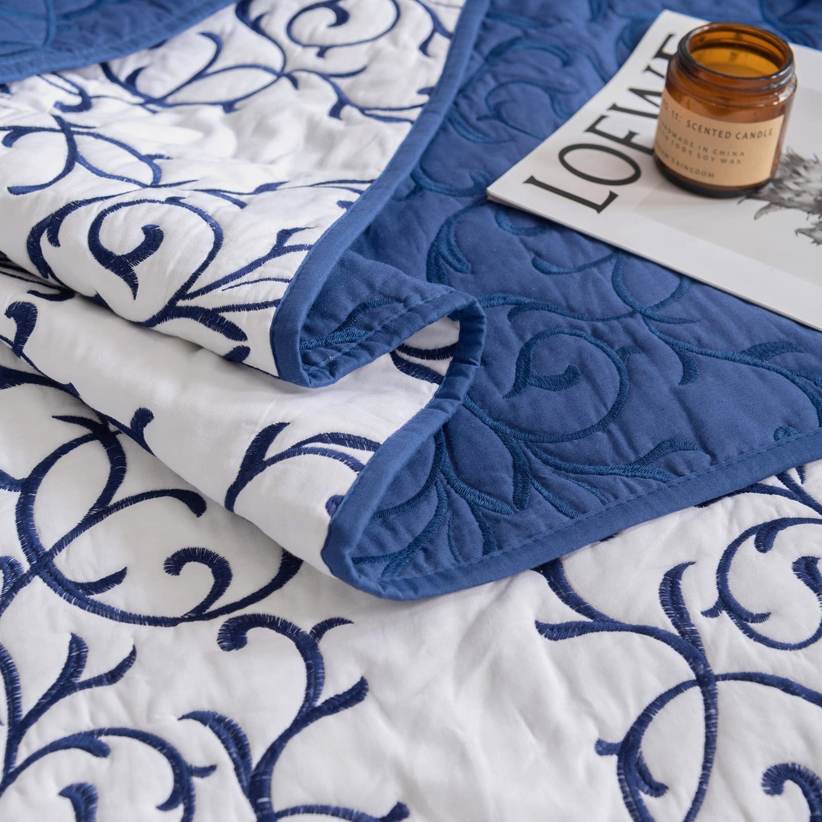 mixinni Reversible Queen Quilt 3-Piece Blue Embroidery Pattern Elegant Quilt Set with Embroidered Decorative Shams Soft Queen Bedspreads&Coverlet Set-Full/Queen