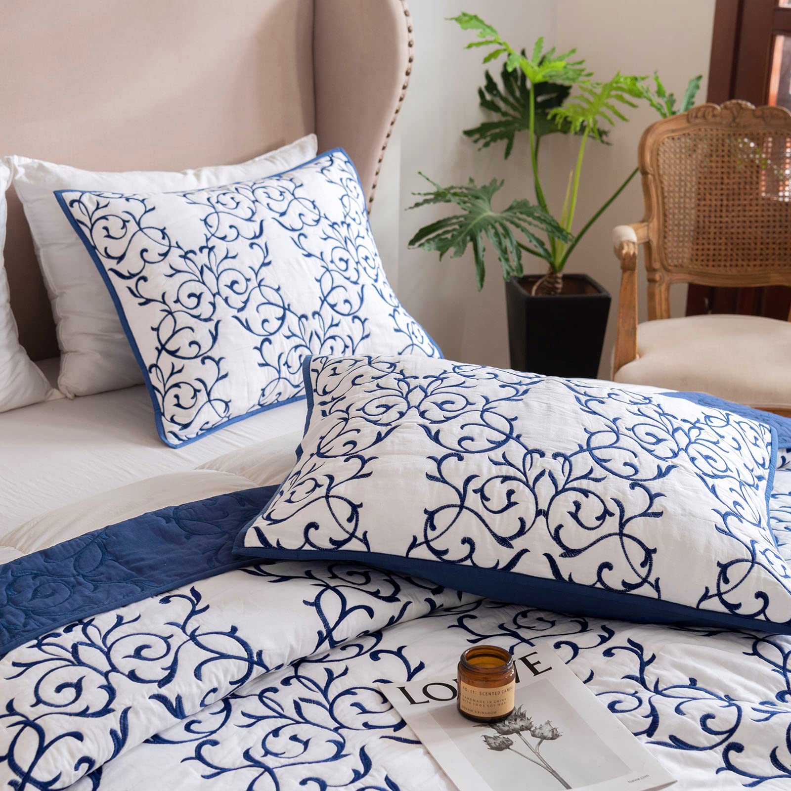 mixinni Reversible Queen Quilt 3-Piece Blue Embroidery Pattern Elegant Quilt Set with Embroidered Decorative Shams Soft Queen Bedspreads&Coverlet Set-Full/Queen