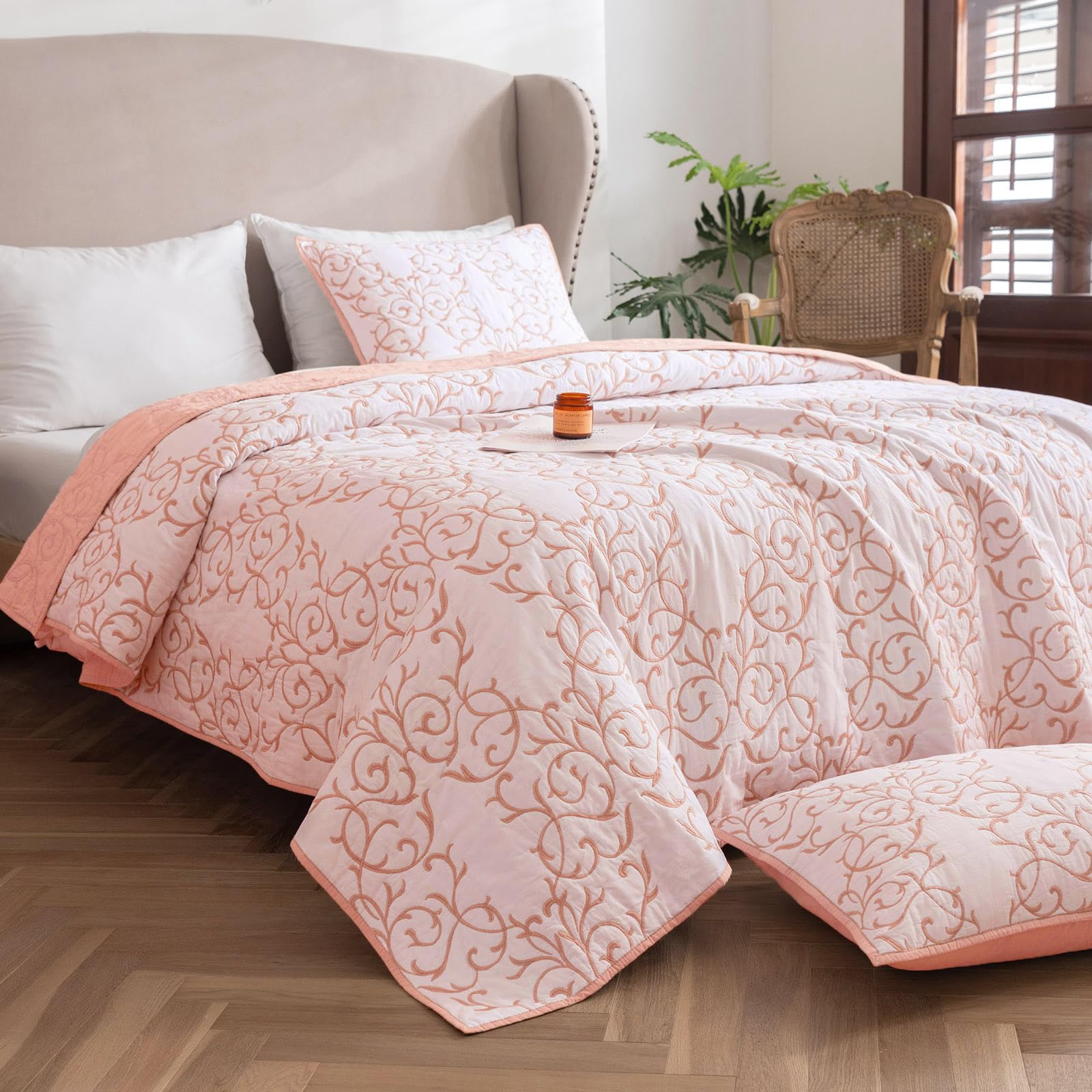 mixinni Quilt Pink Queen Size Reversible 3-Piece Sage Green Embroidery Pattern Elegant Lightweight Soft Coverlet Bedspread Set, (1 Quilt,2 Pillow Shams)-Queen Size