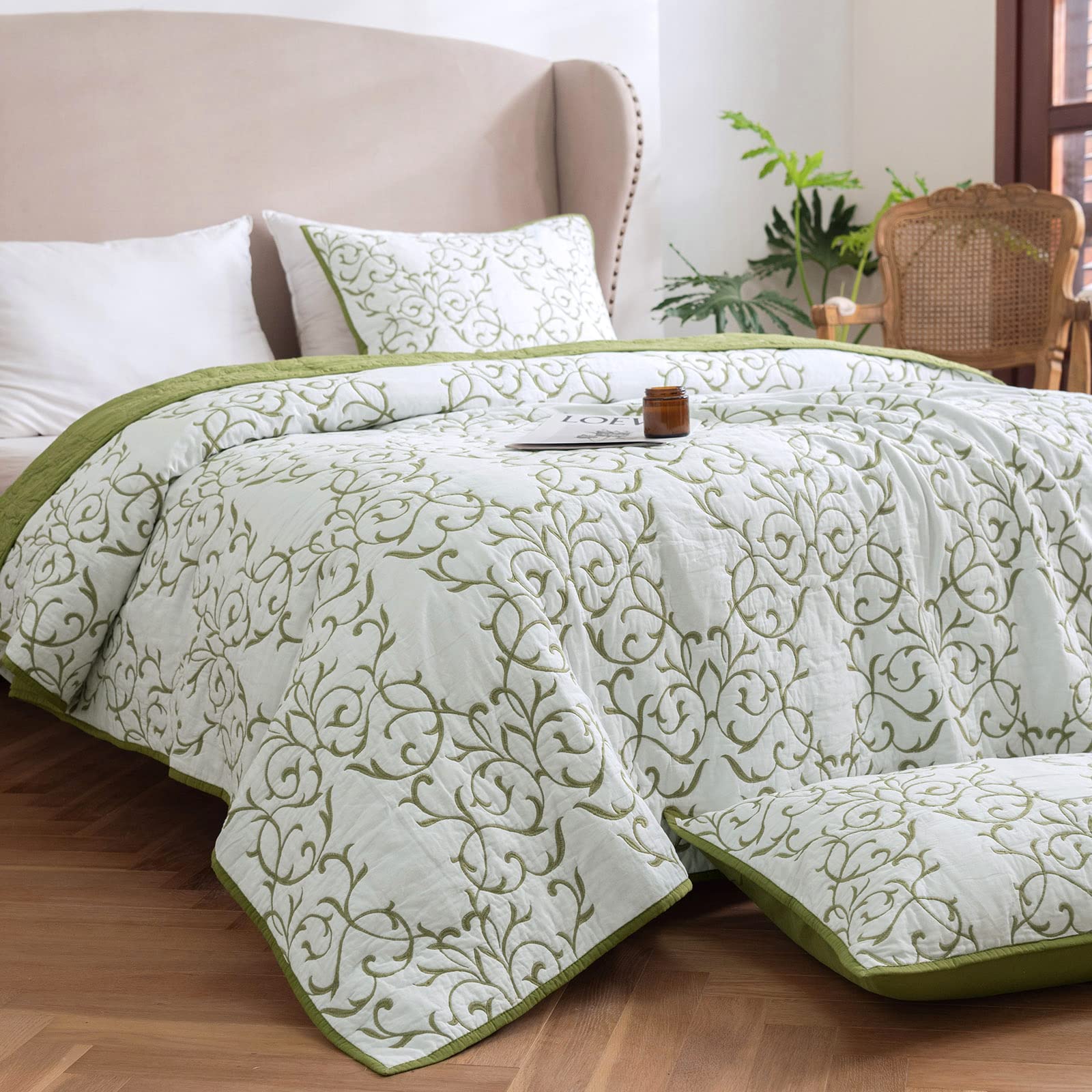 mixinni Reversible Twin Size Quilt 2-Piece Green Embroidery Pattern Elegant Twin Bedspreads with Embroidered Decorative Sham Soft Bed Coverlet Set-Twin Size