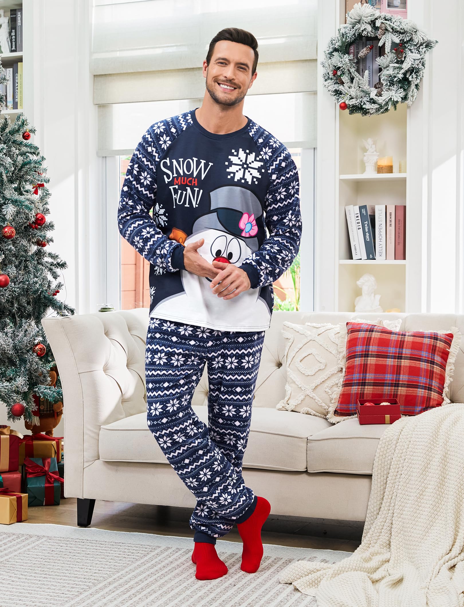 WARNER BROS Frosty the Snowman Family Christmas Pajamas for Adults: Long Sleeve Navy Blue Matching Outfits Set Suitable for Holidays- Pjs for Couples Men L