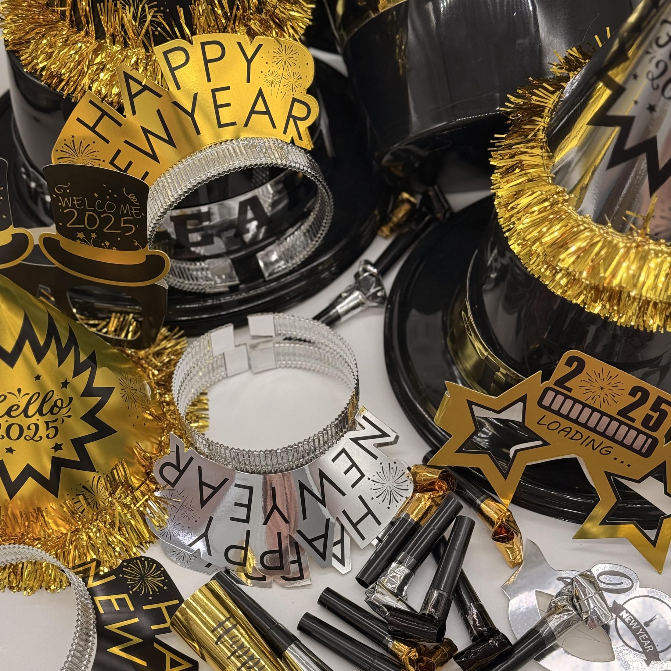 New Years Eve Party Supplies 2025 - 183 Pcs New Yeas Decorations 2025 Pack for 90 Guests, Comes with 42 New Years Hats, 24 New Years Tiara, 24 New Years Glasses, 90 Noiese Makers and 2025 Balloons