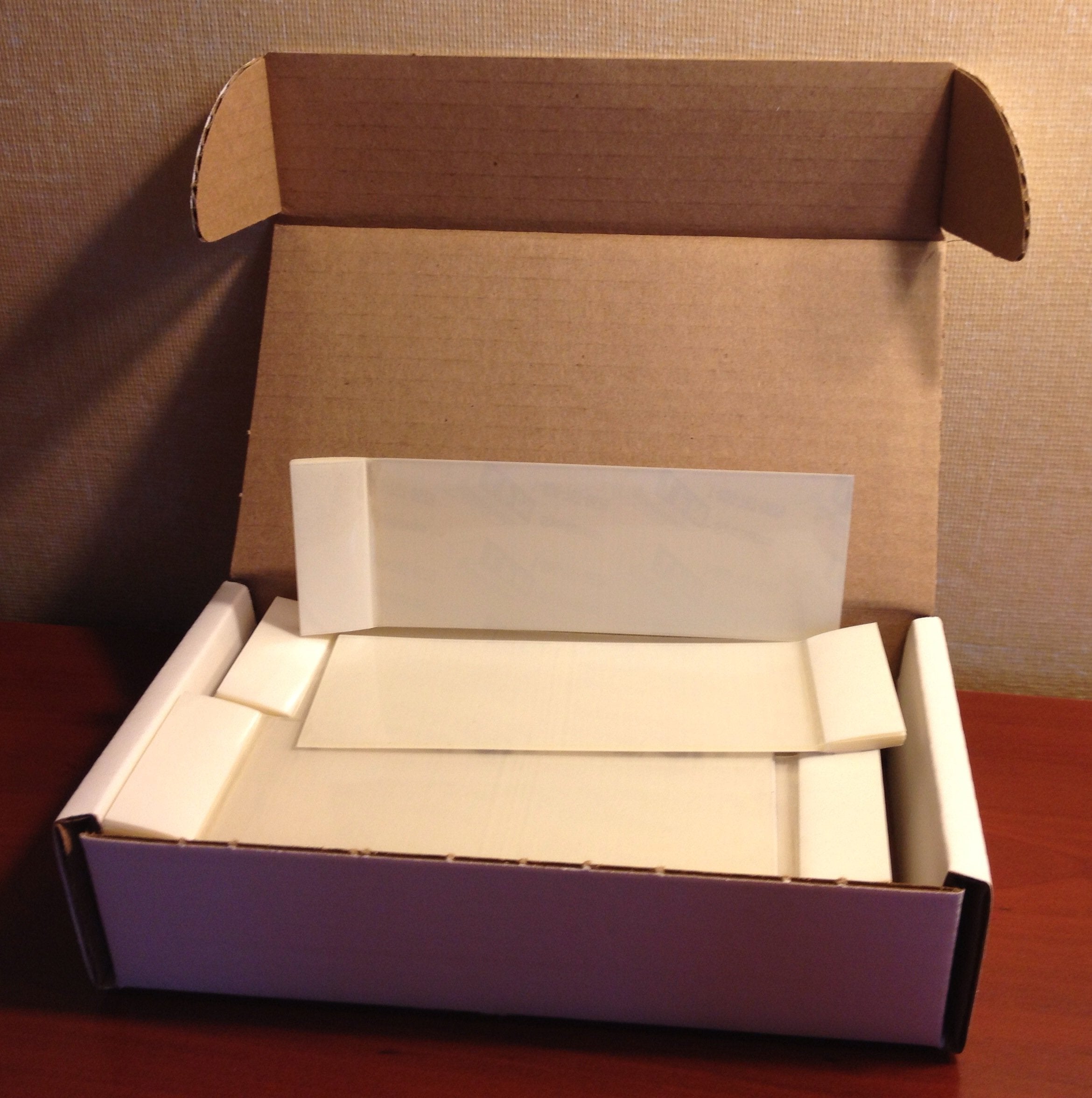 3M ScotchPad Packaging Tape Pad 3750P is a polypropylene backing with a rubber resin adhesive. Pre-cut and padded tape sheets featuring a removable paper tab. Packaged 25 sheets per pad, 40 pads per carton.