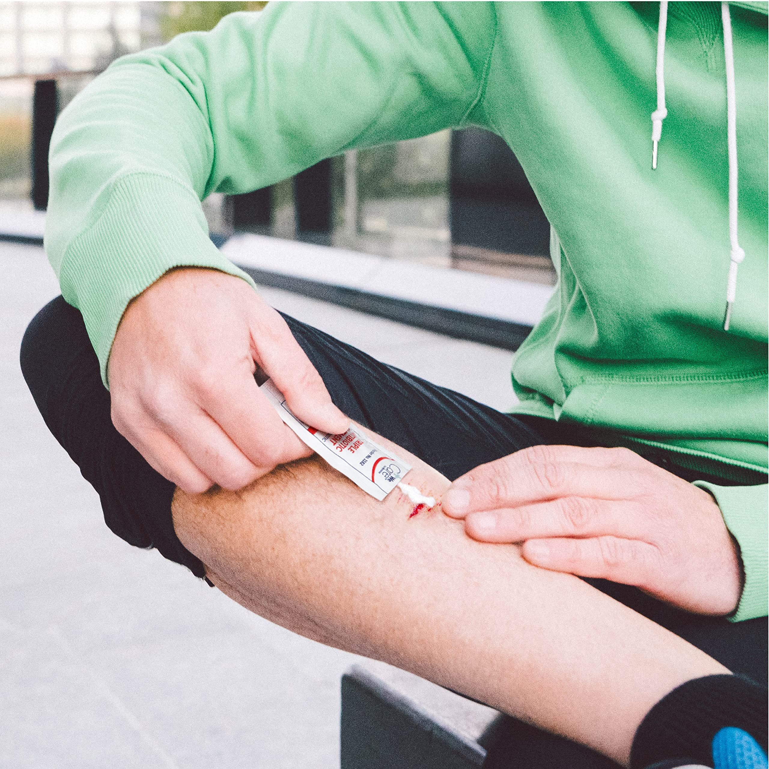 Curad Compact First Aid Kit with Over-The-Counter Medicine,All Purpose,Flex-Fabric and Butterfly Bandages,Antibiotic Ointment,Cleansing Towelettes,Alcohol Prep Pads,Acetaminophen,Carry Case, 80 Count