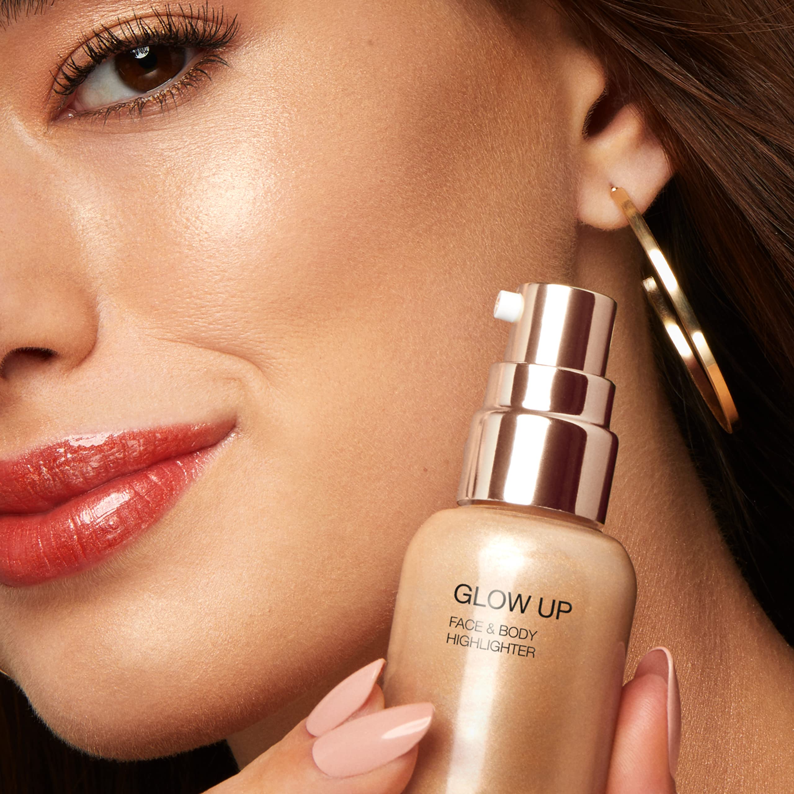 KIKO Milano Glow Up Face And Body Highlighter 01 | Transfer-proof Liquid Highlighter With A Metallic Finish