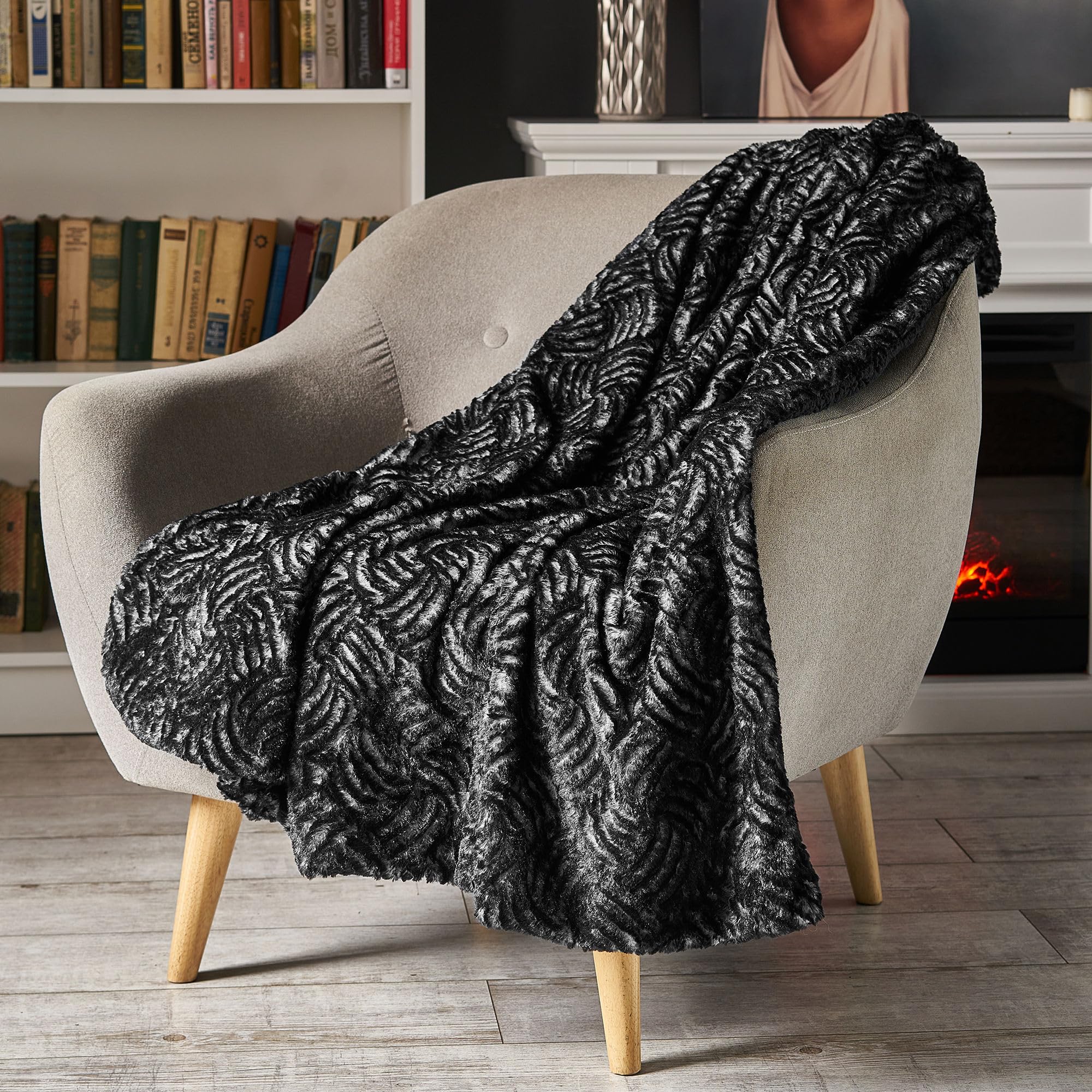 Mellanni Faux Fur Fuzzy Blanket - Soft Shaggy Plush Throw Blanket - Dual-Sided Faux Fur & Sherpa (50" x 60", Black)