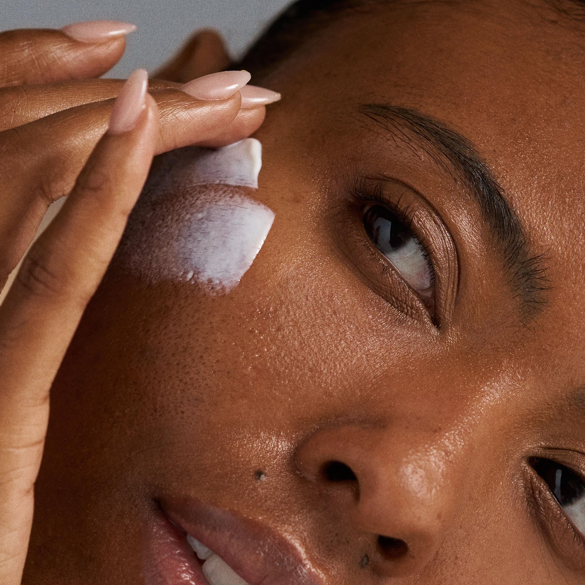 Dermalogica Invisible Physical Defense SPF30 (1.7 Fl Oz) Face Sunscreen Moisturizer - Non-Greasy Formula That Defends Against UVA/UVB/Blue Light