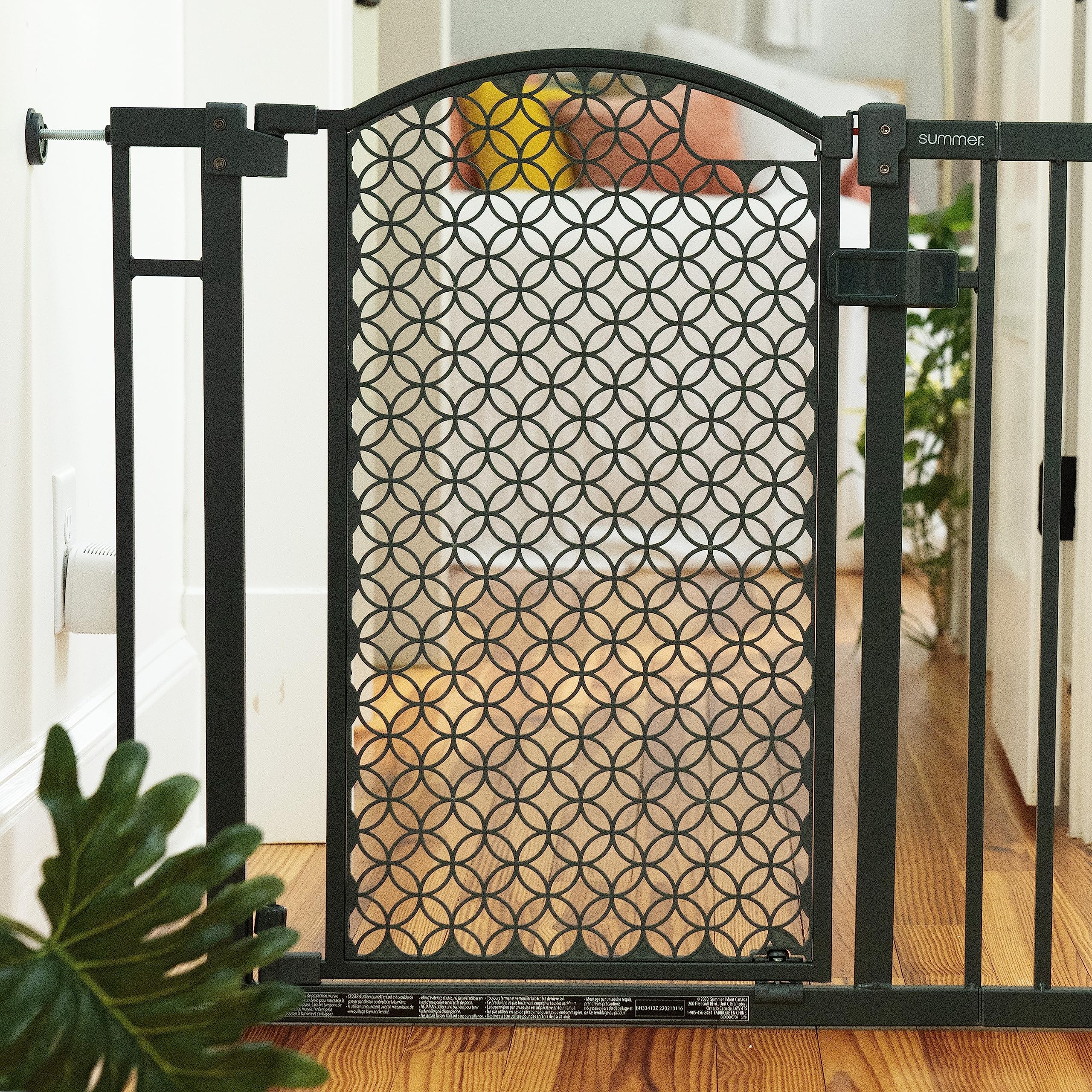 Summer Infant Modern Home Walk-Thru Safety Pet and Baby Gate, 28"-42" Wide, 30" Tall, Pressure or Hardware Mounted, Install on Wall or Banister in Doorway or Stairway, Auto Close Door - Gray