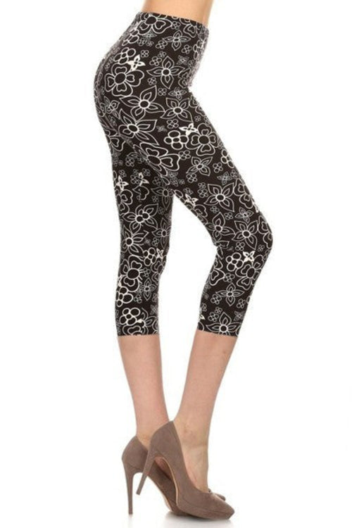 Multi-color Print, Cropped Capri Leggings In A Fitted Style With A