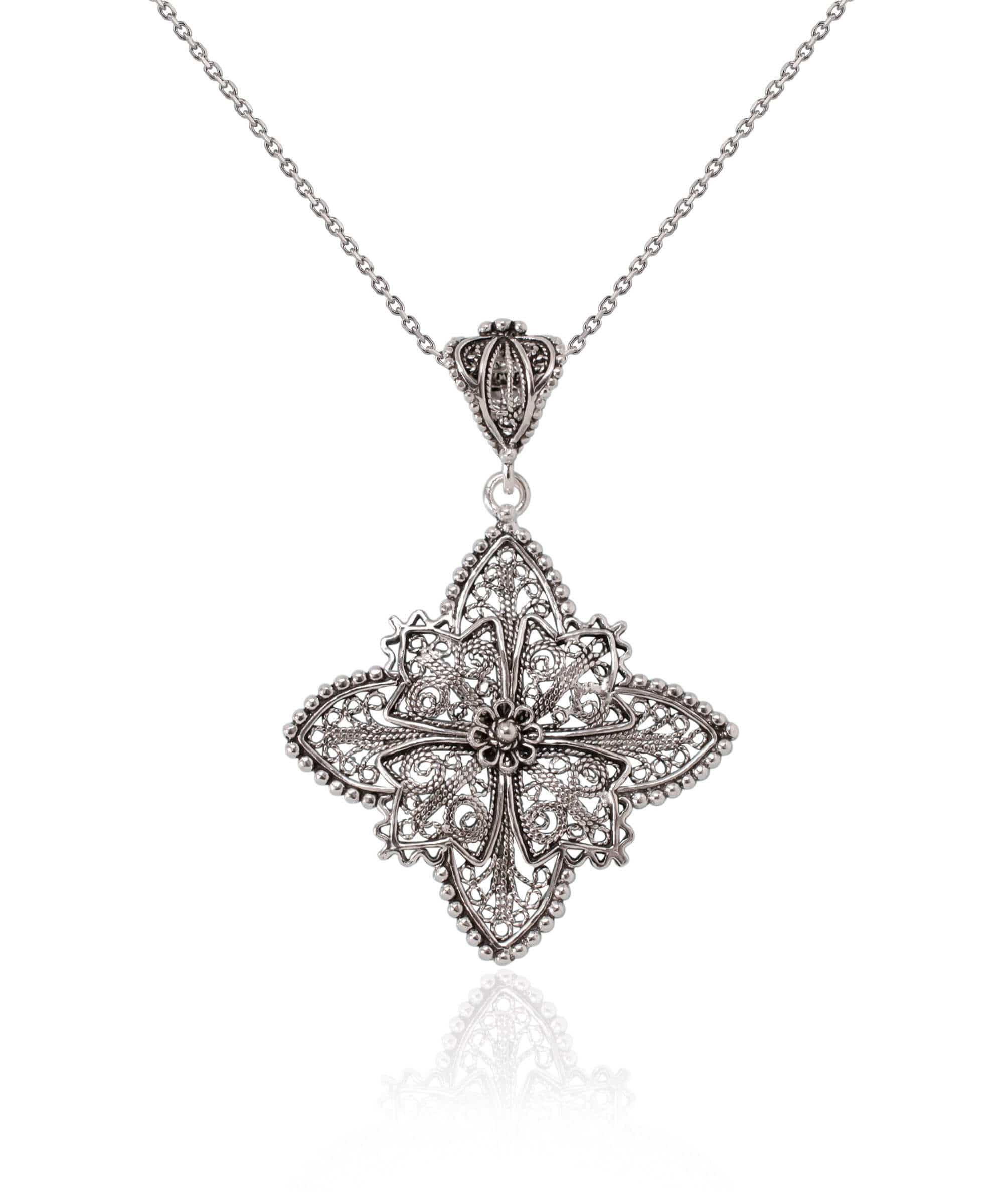 Filigree Art Clover Design Women Silver Pendant Necklace