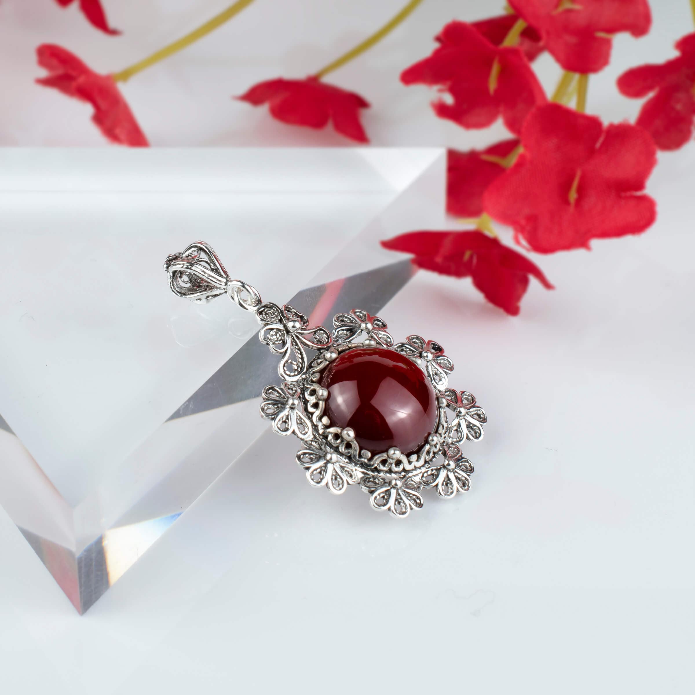 Filigree Art Carnelian Gemstone Floral Design Women Silver Pendant