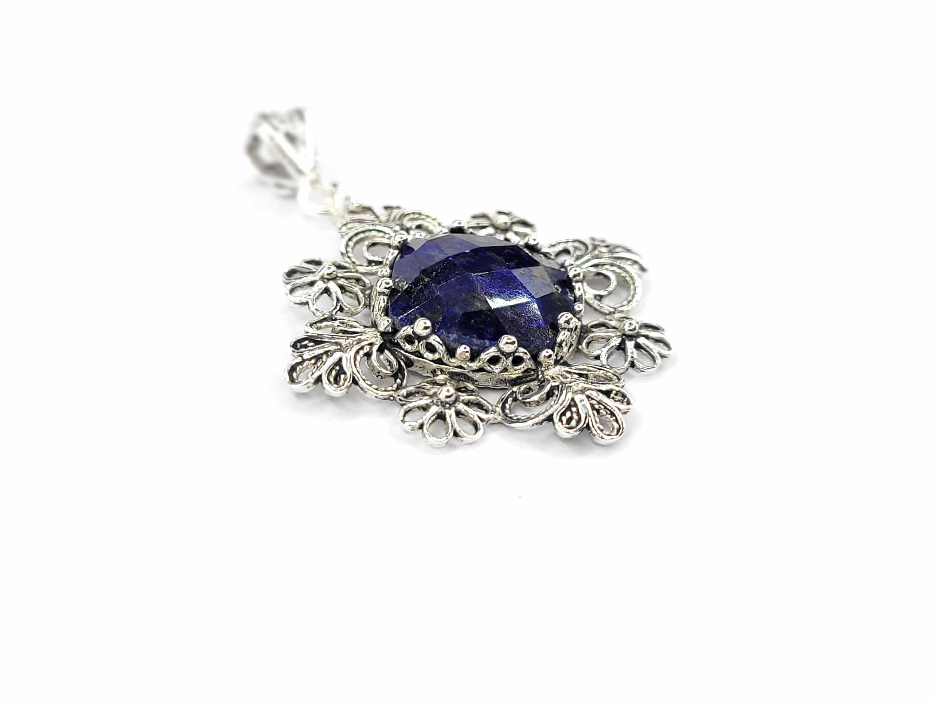 Filigree Art Lapis Lazuli Gemstone Daisy Design Women Silver Pendant