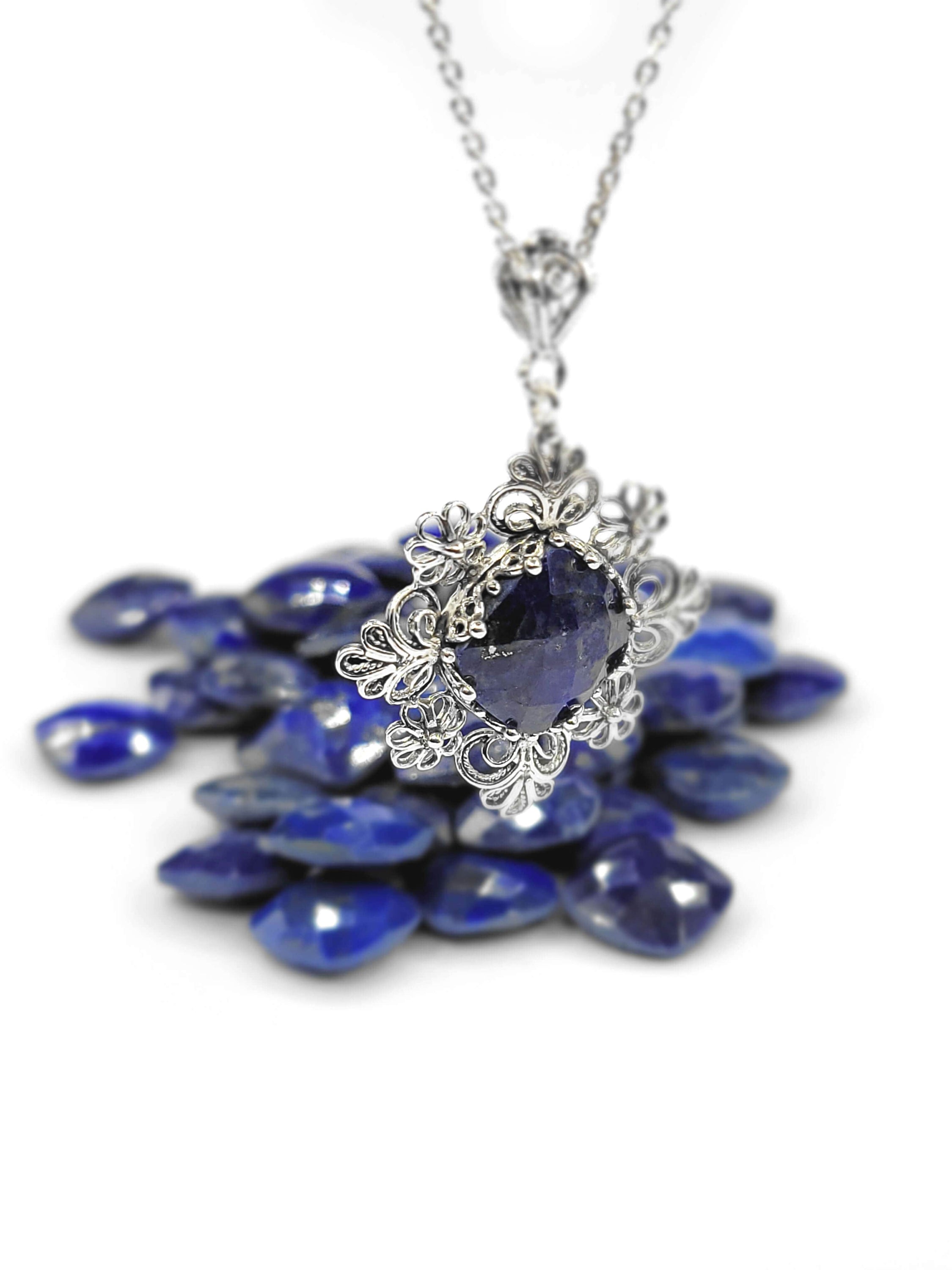 Filigree Art Lapis Lazuli Gemstone Daisy Design Women Silver Pendant