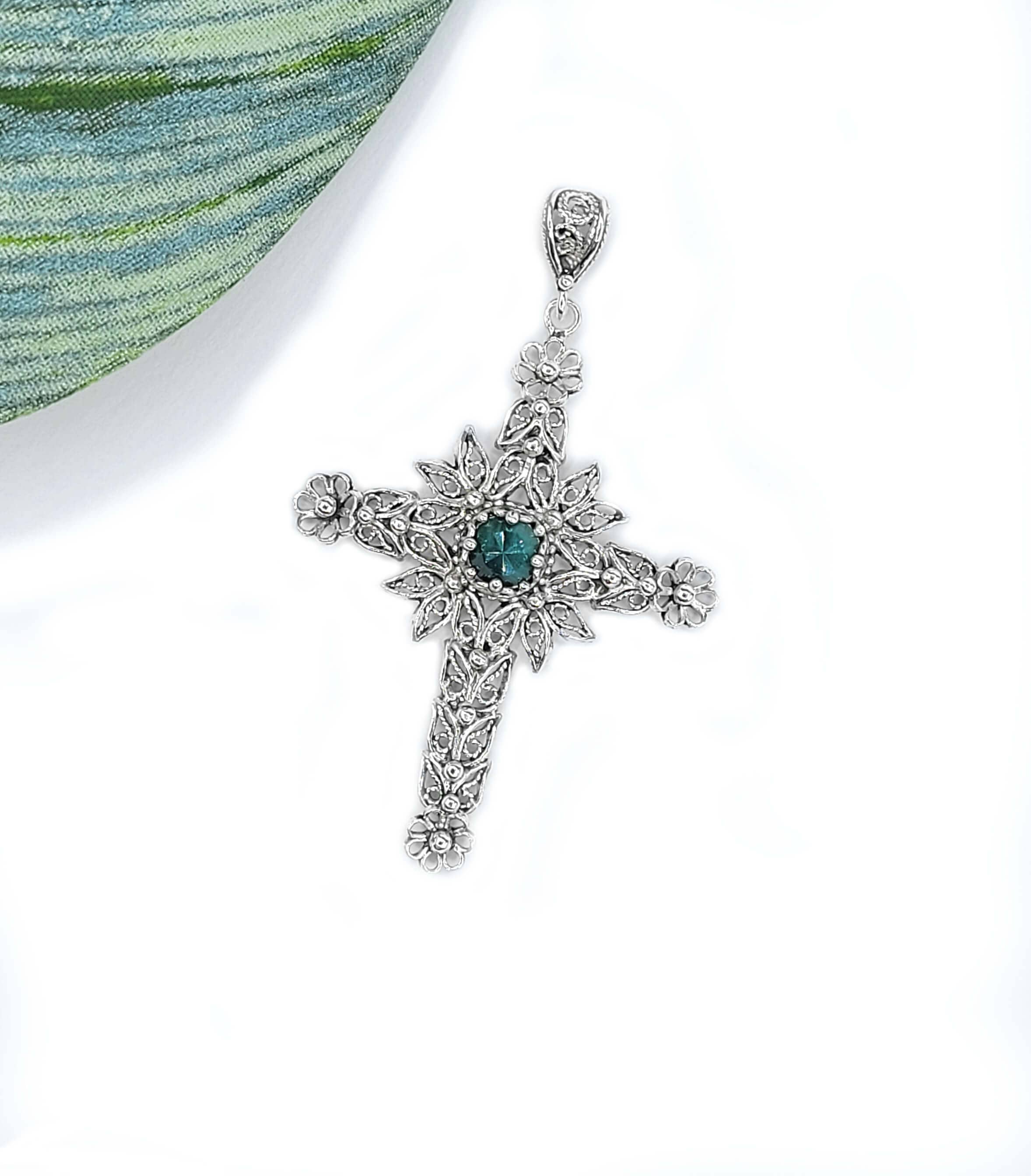 Filigree Art Emerald Gemstone Women Silver Cross Pendant Necklace